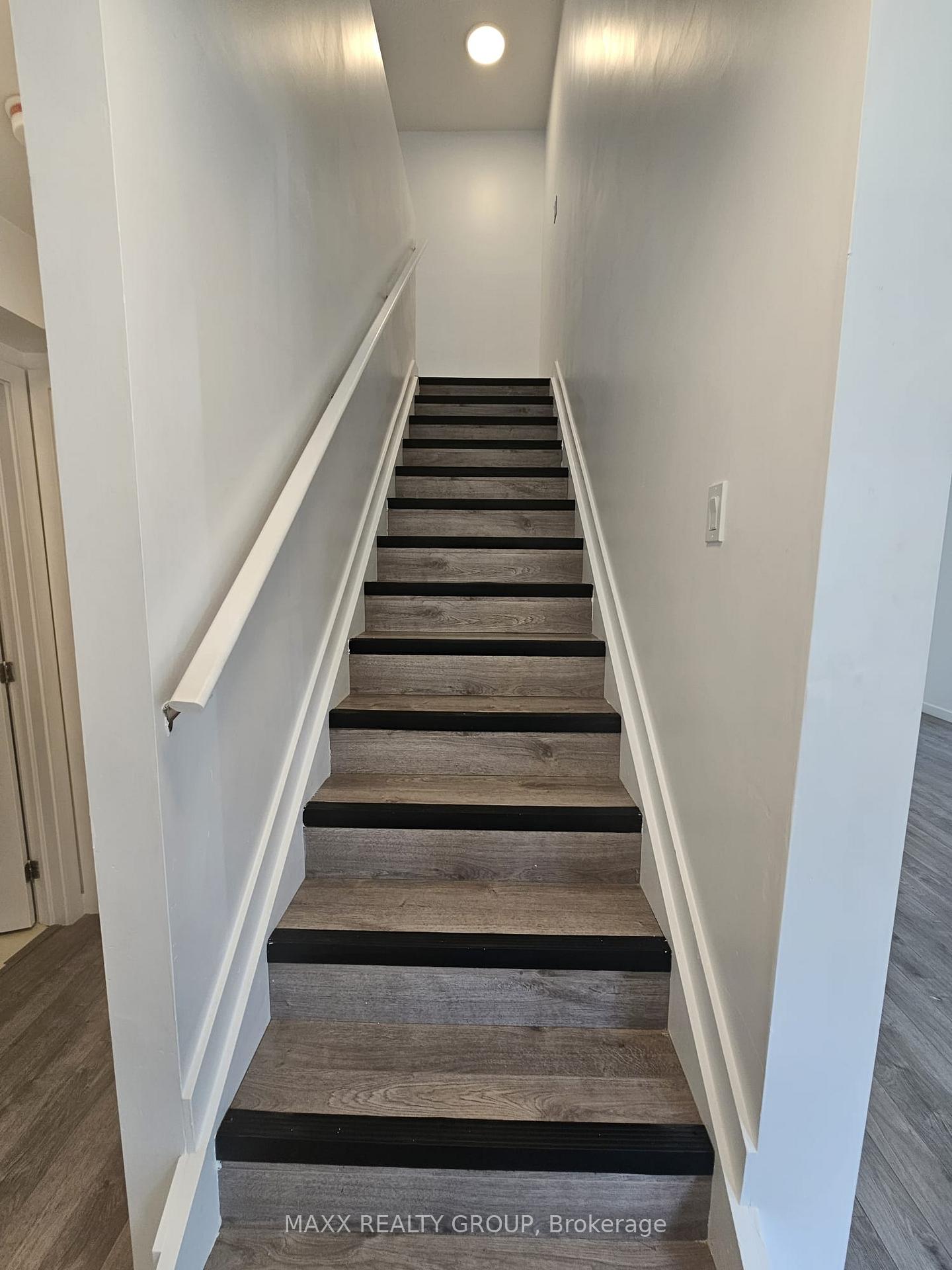 Photo 15 of Unit 36, 122 Highriver Trail, Welland, Broadway — HOMEH