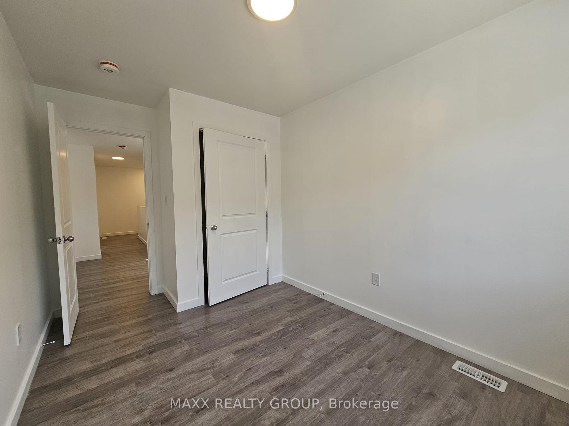 Photo 21 of Unit 36, 122 Highriver Trail, Welland, Broadway — HOMEH