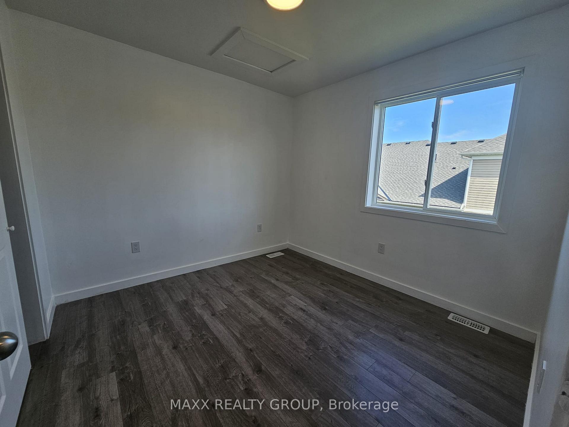 Photo 26 of Unit 36, 122 Highriver Trail, Welland, Broadway — HOMEH