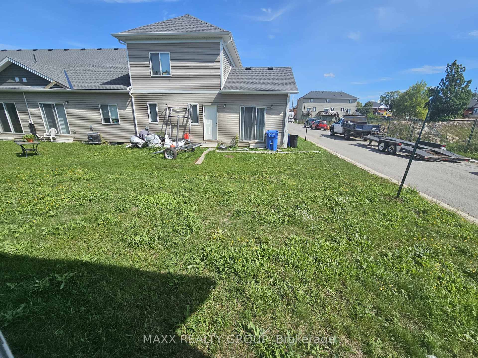 Photo 37 of Unit 36, 122 Highriver Trail, Welland, Broadway — HOMEH
