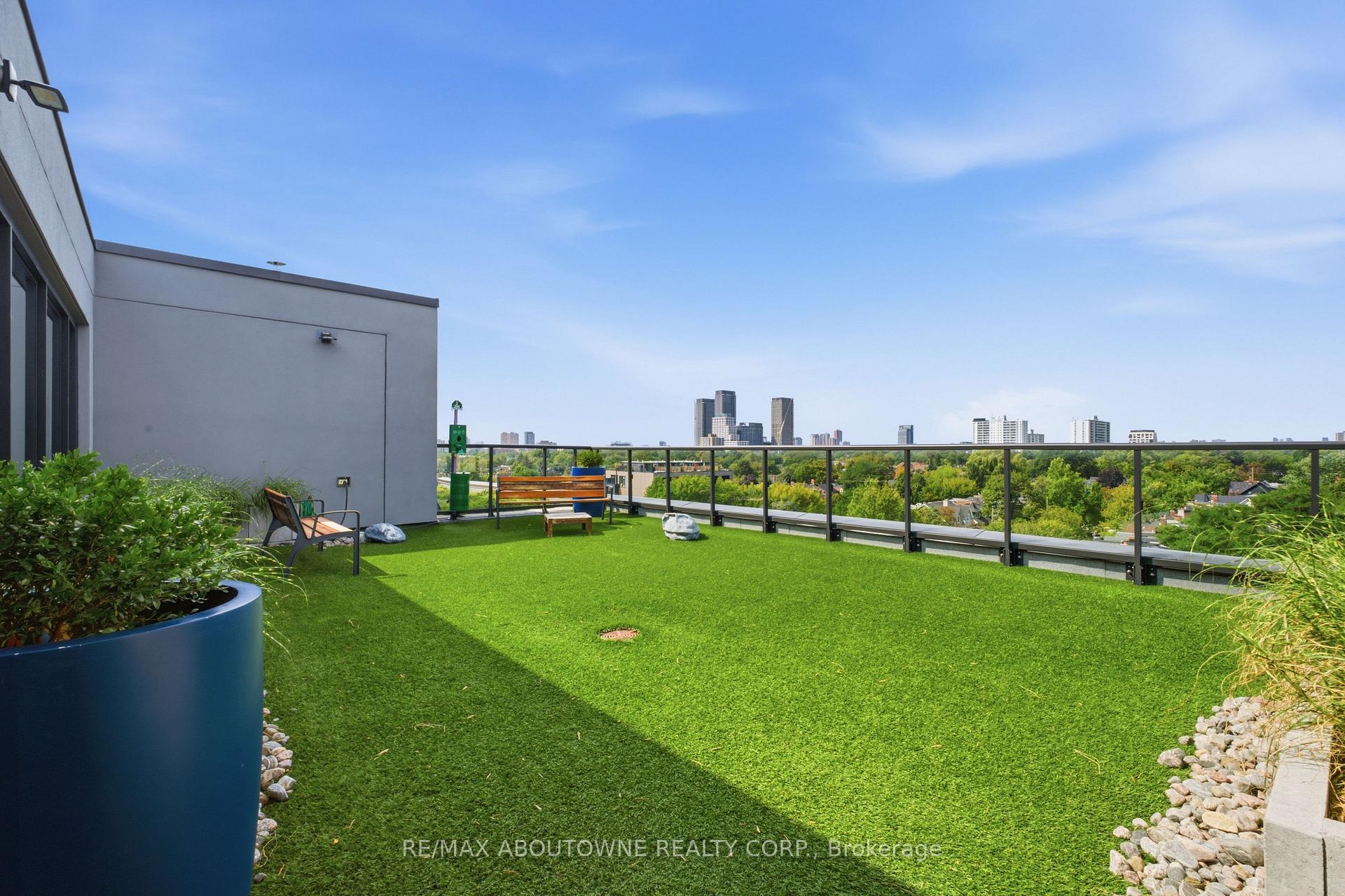 Photo 35 of Unit PH618, 899 College Street, Toronto, Trinity-Bellwoods — HOMEH
