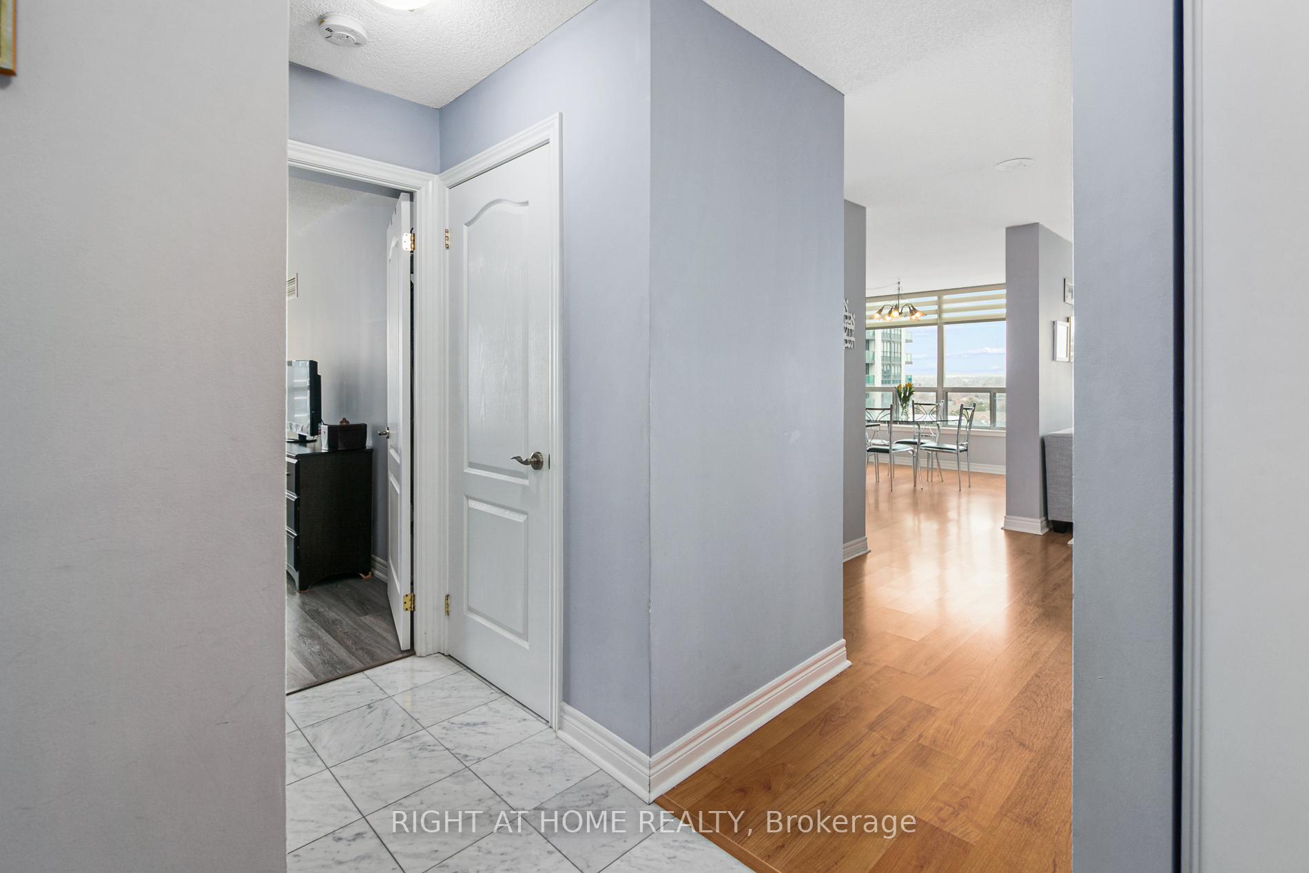 Photo 4 of Unit 812, 50 Disera Drive, Vaughan, Beverley Glen — HOMEH
