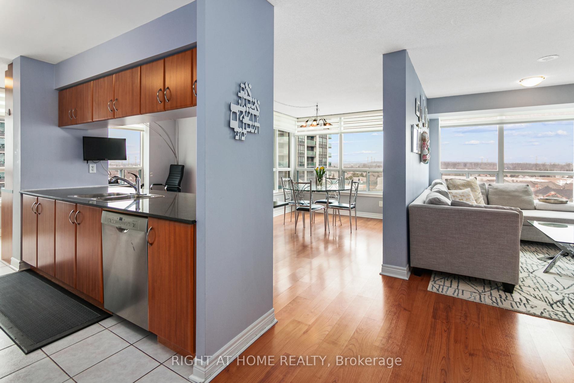 Photo 5 of Unit 812, 50 Disera Drive, Vaughan, Beverley Glen — HOMEH