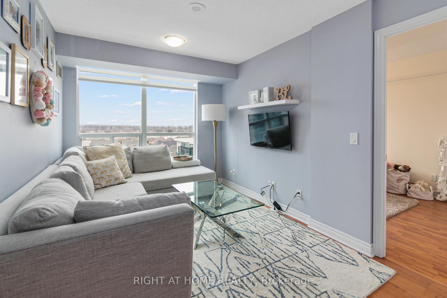 Photo 7 of Unit 812, 50 Disera Drive, Vaughan, Beverley Glen — HOMEH