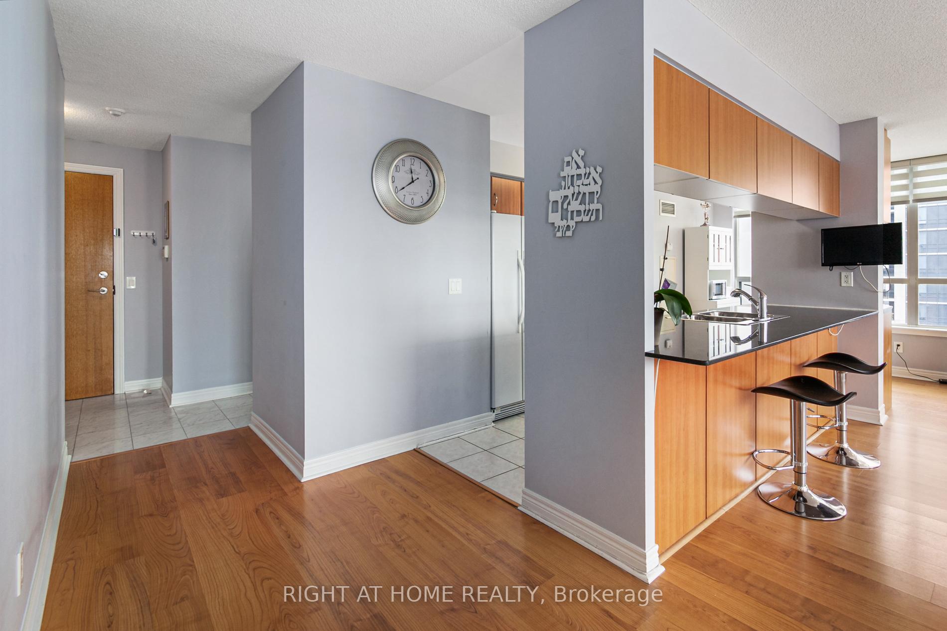 Photo 10 of Unit 812, 50 Disera Drive, Vaughan, Beverley Glen — HOMEH