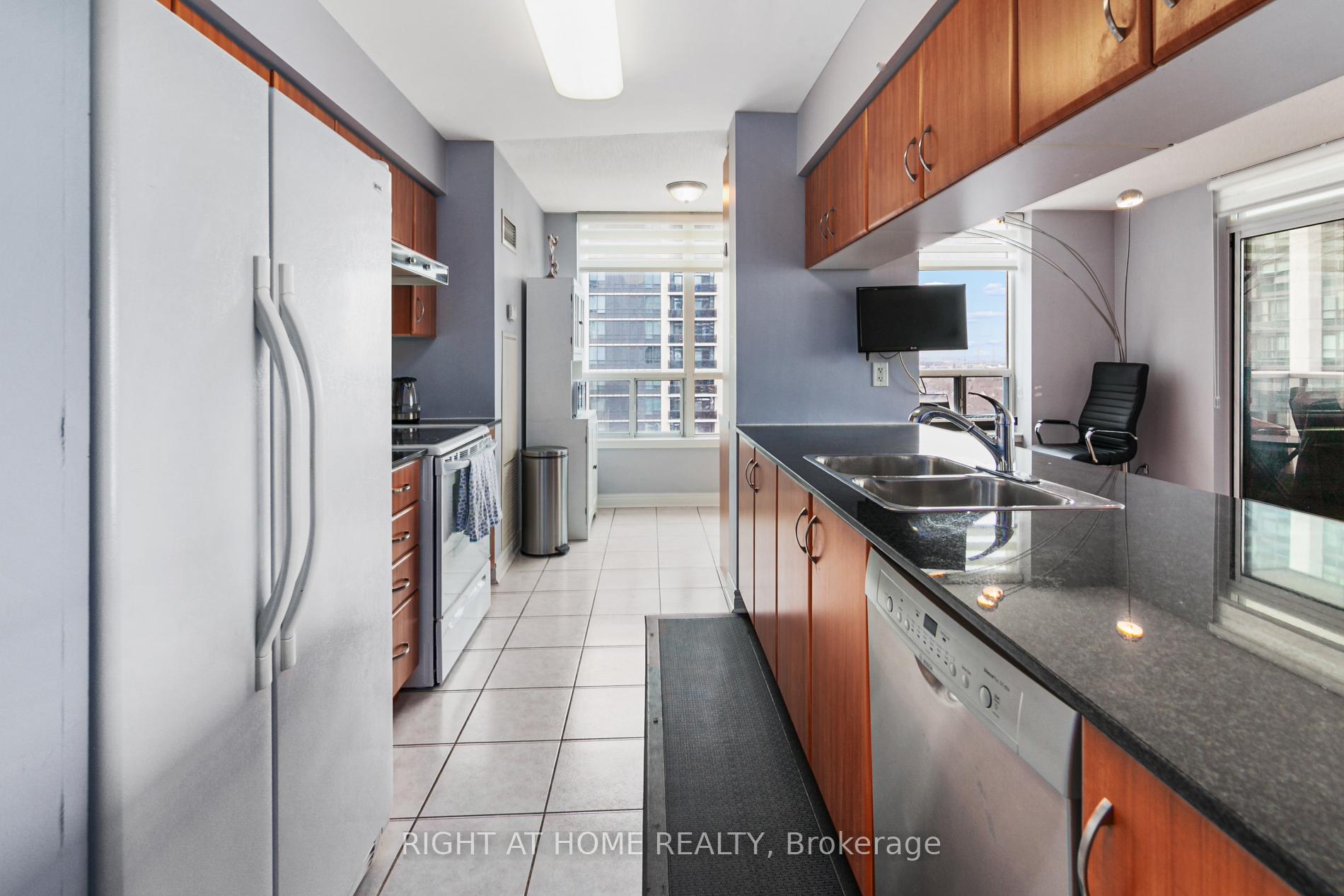 Photo 16 of Unit 812, 50 Disera Drive, Vaughan, Beverley Glen — HOMEH
