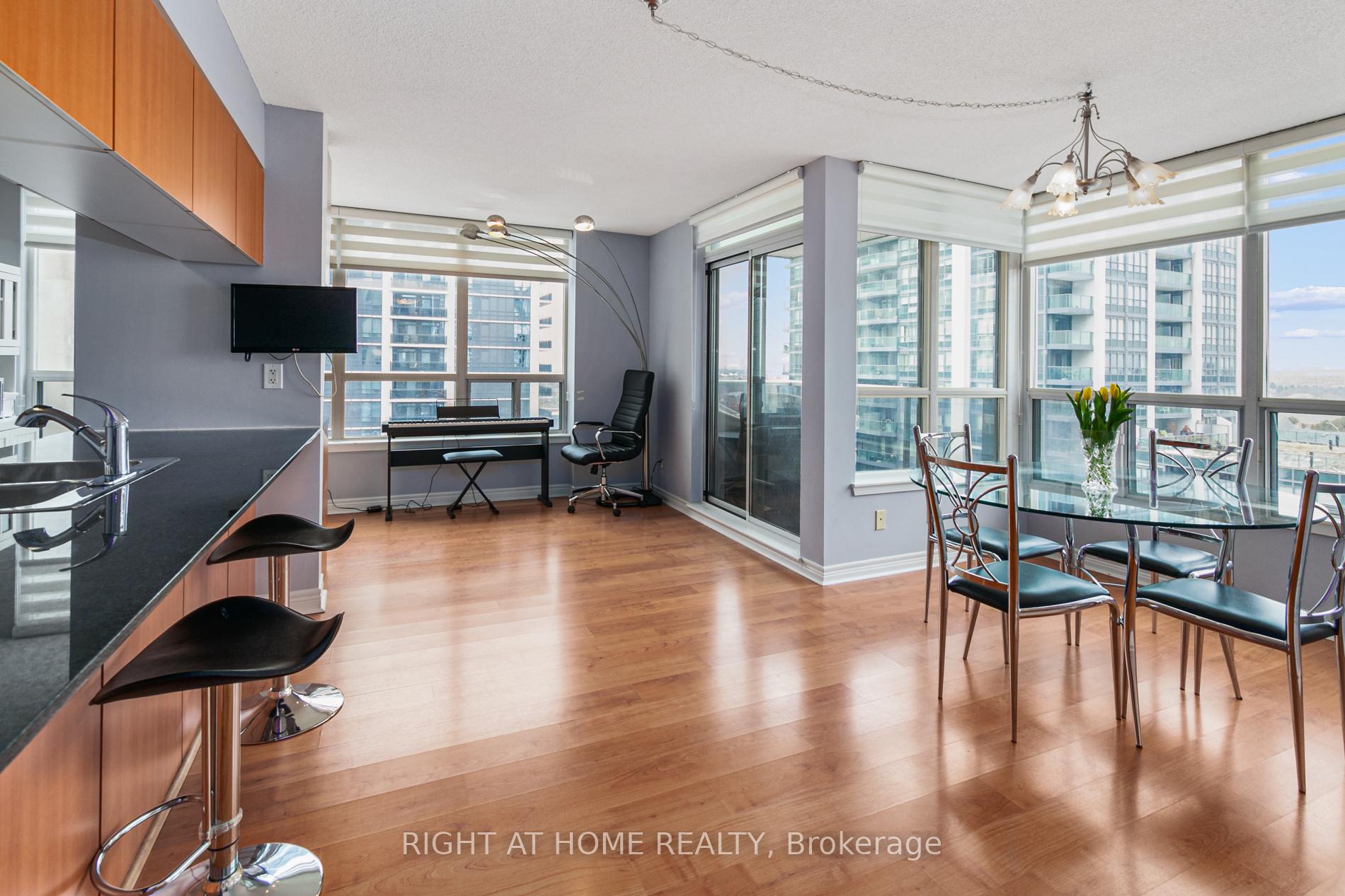 Photo 17 of Unit 812, 50 Disera Drive, Vaughan, Beverley Glen — HOMEH