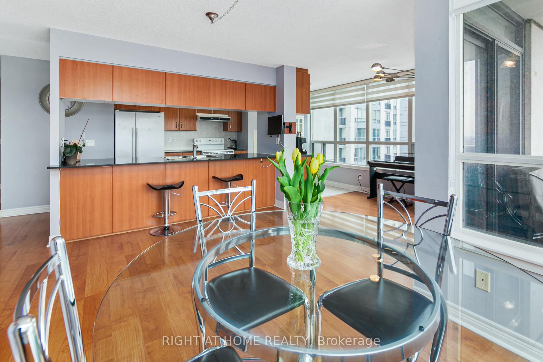 Photo 20 of Unit 812, 50 Disera Drive, Vaughan, Beverley Glen — HOMEH