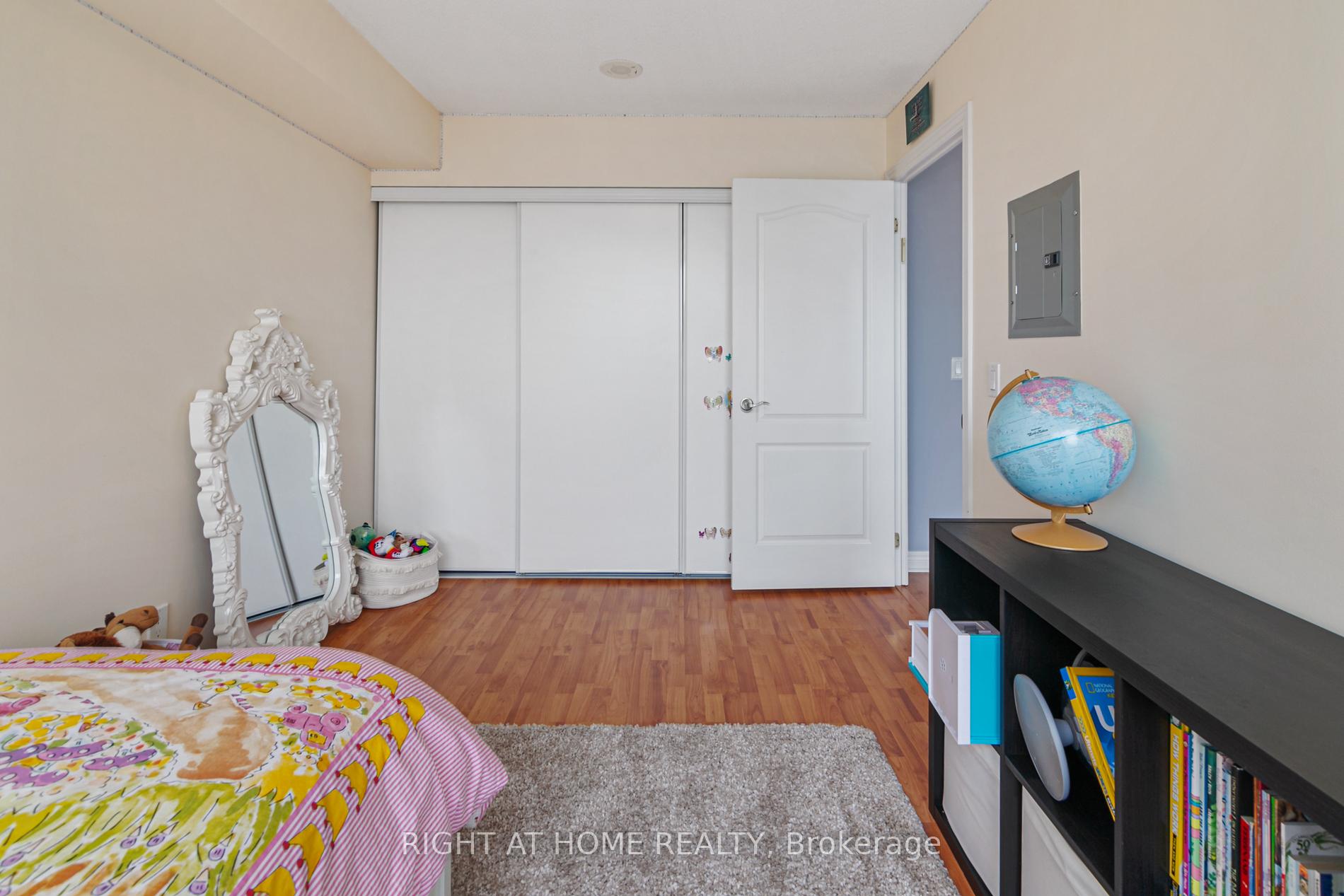 Photo 24 of Unit 812, 50 Disera Drive, Vaughan, Beverley Glen — HOMEH