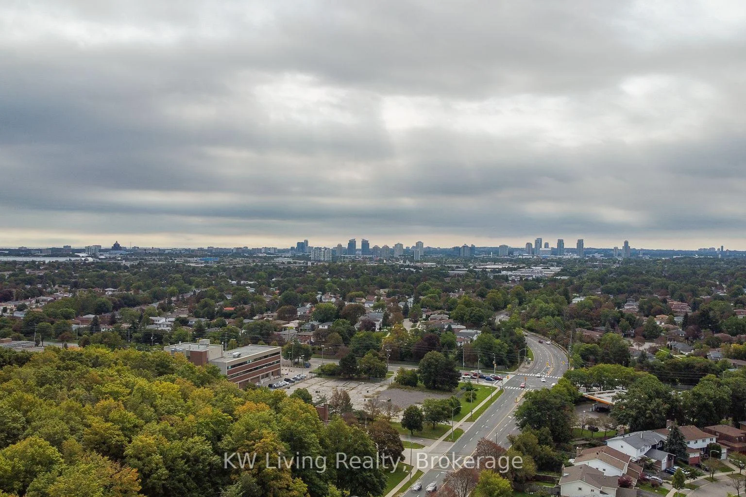 Photo 98 of 49 Montezuma Trail, Scarborough, Agincourt North — HOMEH