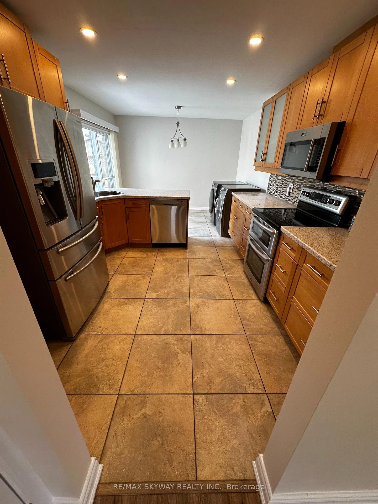 Photo 2 of Unit UPPER, 535 Appledale Crescent, Waterloo, Westvale — HOMEH