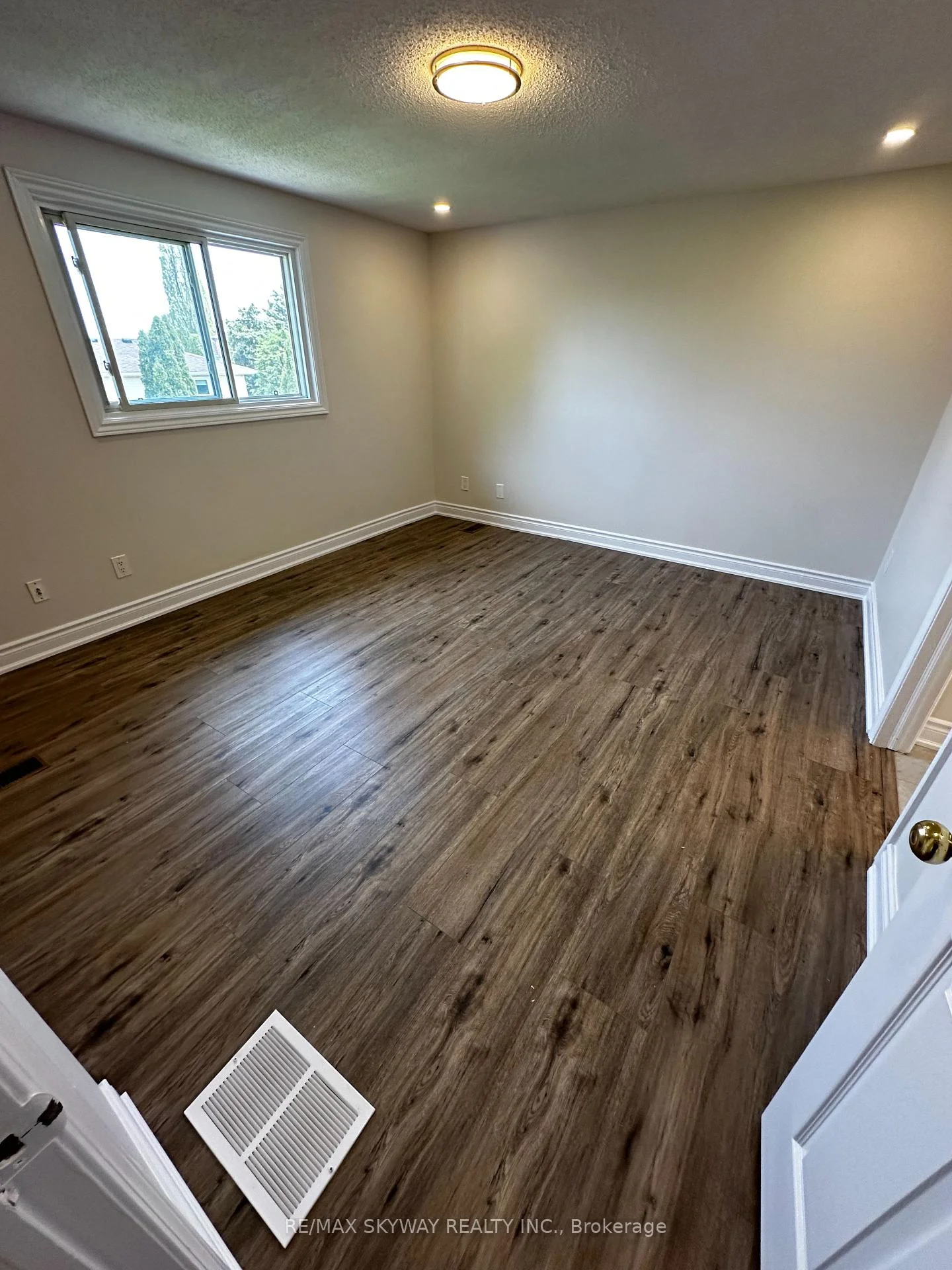 Photo 4 of Unit UPPER, 535 Appledale Crescent, Waterloo, Westvale — HOMEH