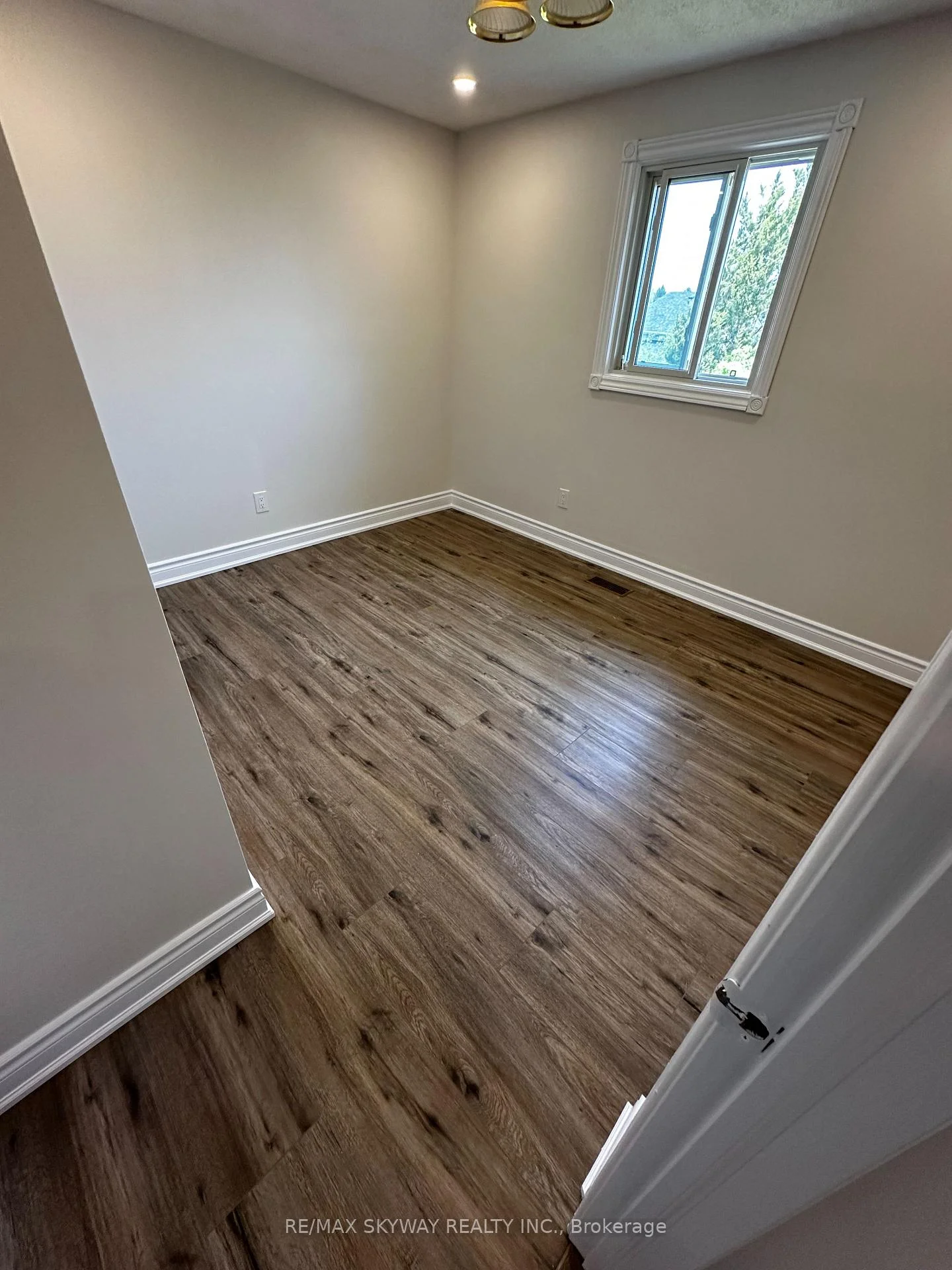 Photo 5 of Unit UPPER, 535 Appledale Crescent, Waterloo, Westvale — HOMEH