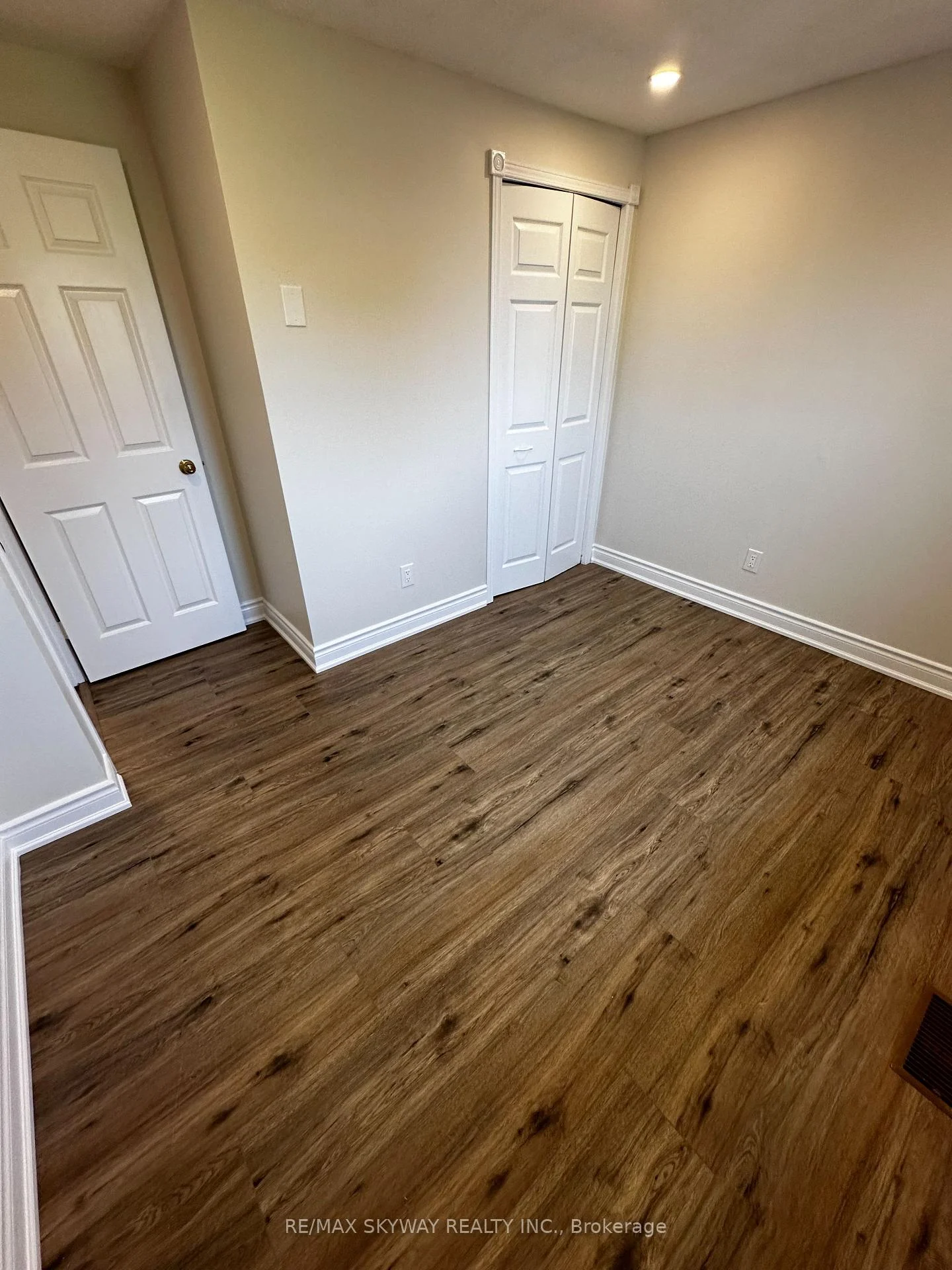 Photo 6 of Unit UPPER, 535 Appledale Crescent, Waterloo, Westvale — HOMEH