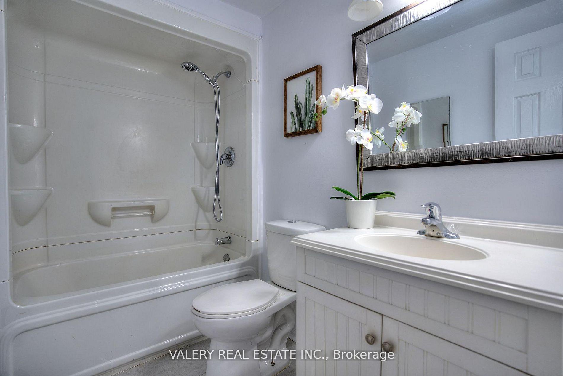 Photo 22 of 24 Lampman Lane, Barrie, Letitia Heights — HOMEH