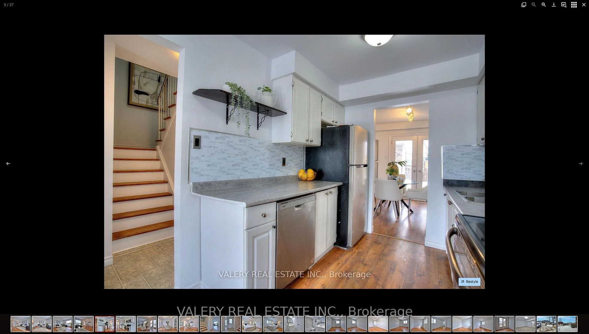 Photo 3 of 24 Lampman Lane, Barrie, Letitia Heights — HOMEH