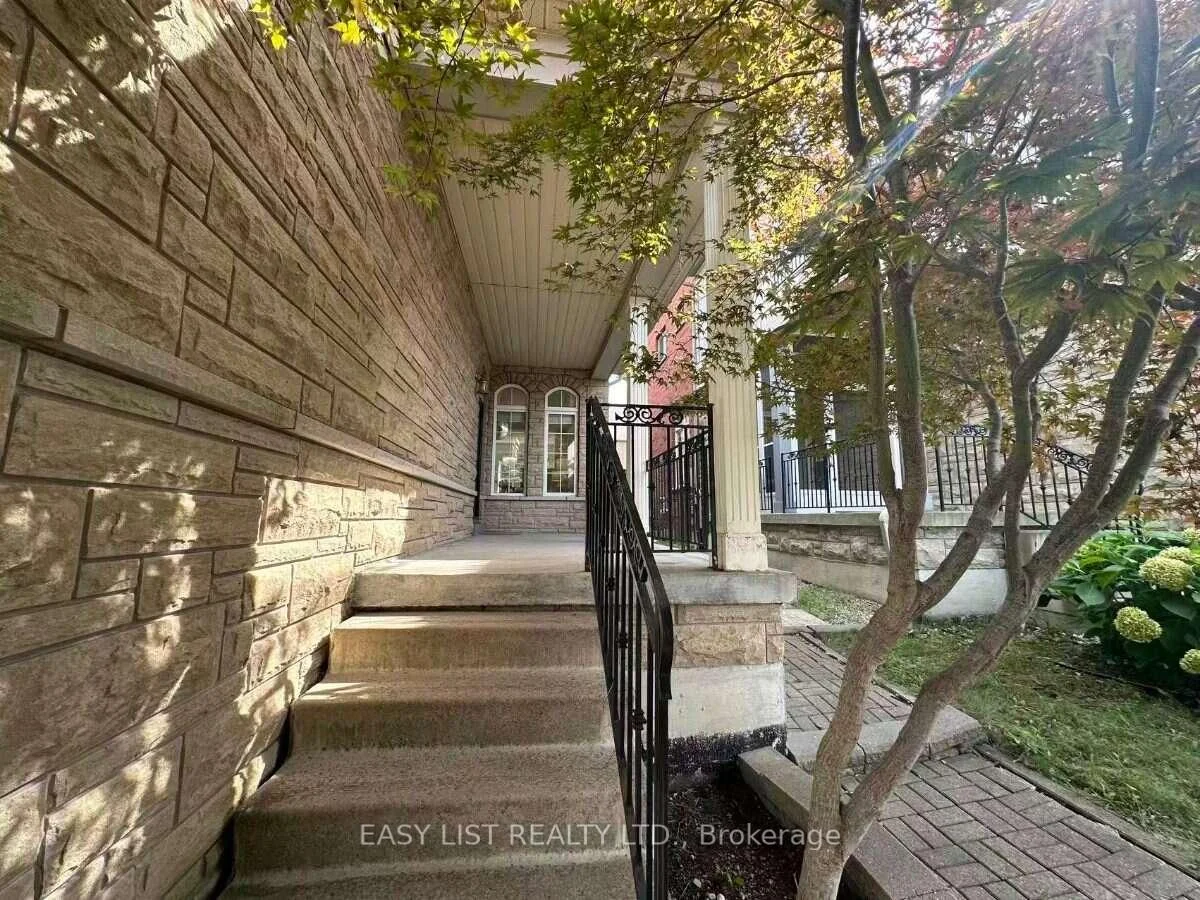 Photo 6 of 5 Copperstone Crescent, Richmond Hill, Rouge Woods — HOMEH