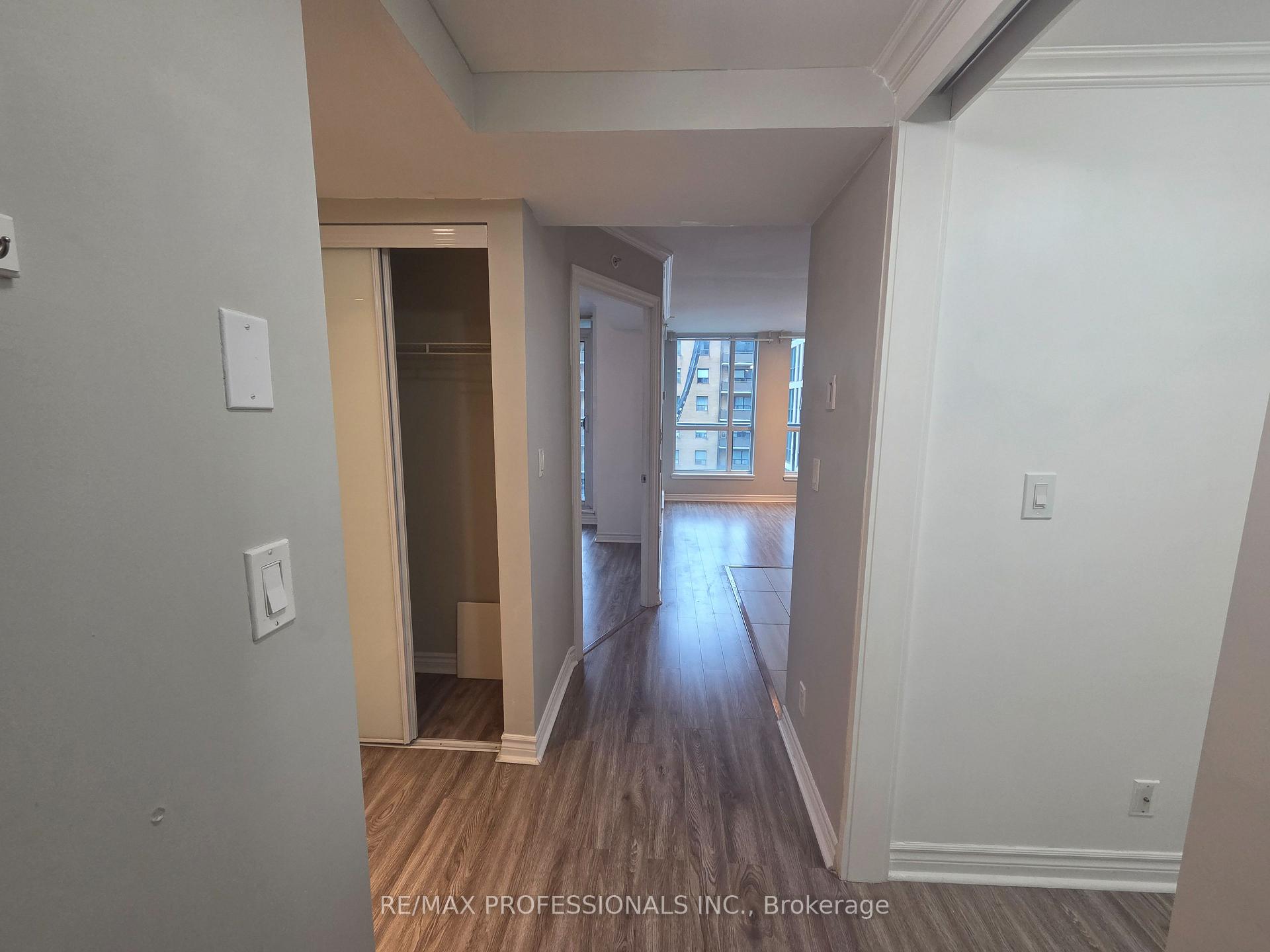 Photo 4 of Unit 422, 80 Esther Lorrie Drive, Etobicoke, West Humber-Clairville — HOMEH