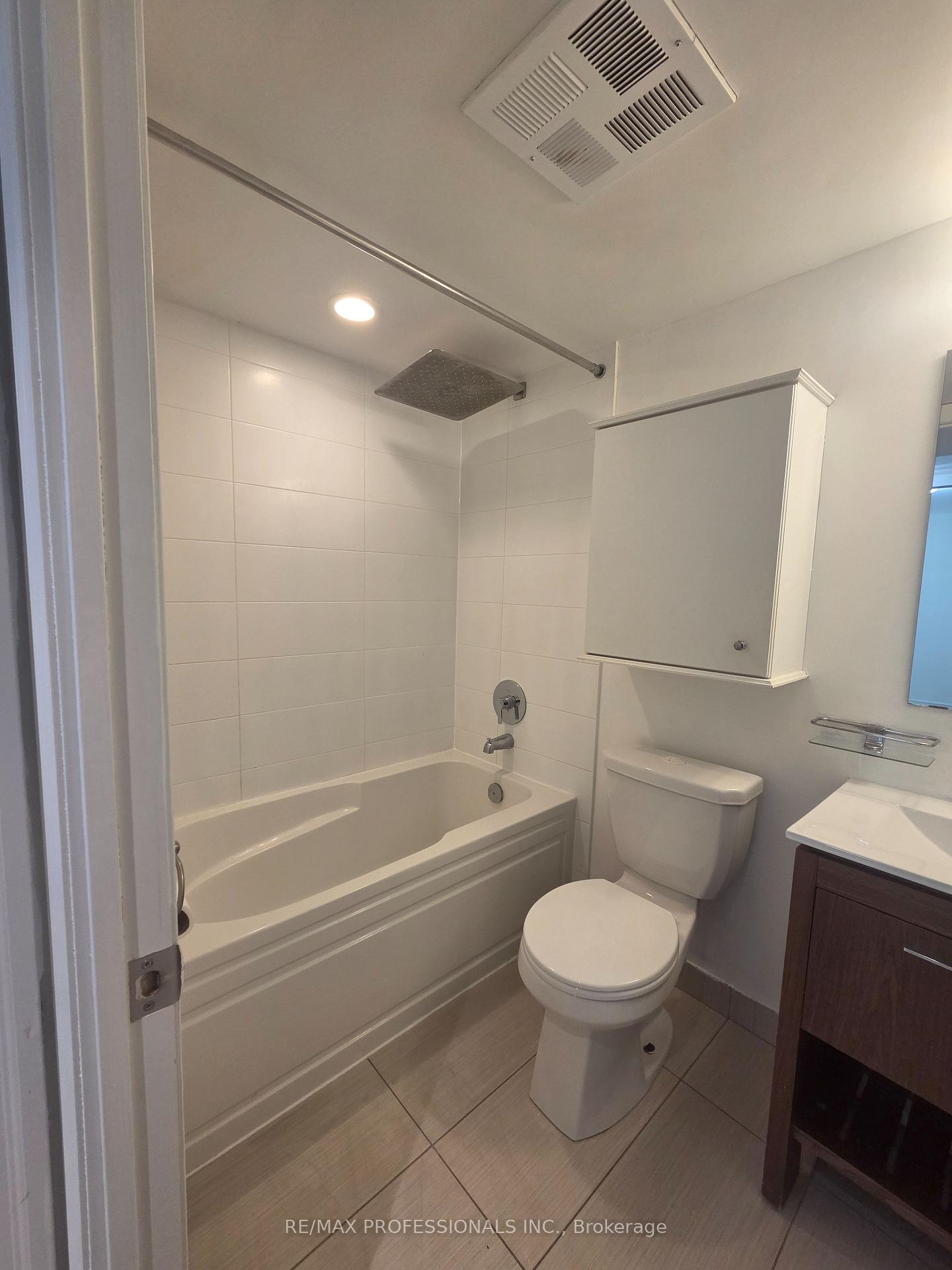 Photo 15 of Unit 422, 80 Esther Lorrie Drive, Etobicoke, West Humber-Clairville — HOMEH
