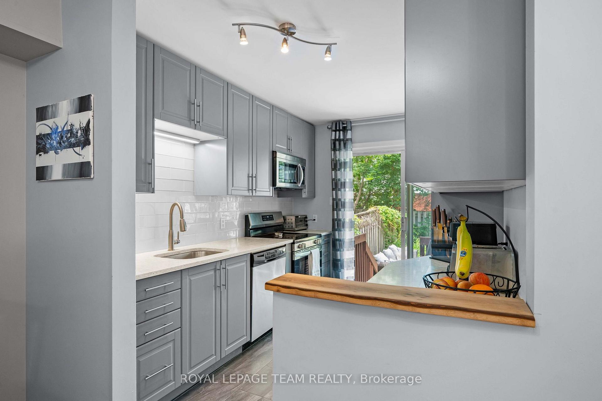 Photo 13 of 193 Thornbury Crescent, Ottawa, Centrepointe — HOMEH