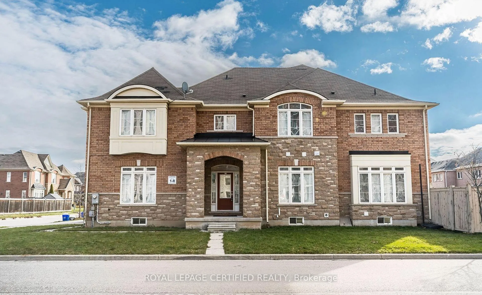 Photo 1 of 620 Asleton Boulevard, Milton, Willmott — HOMEH