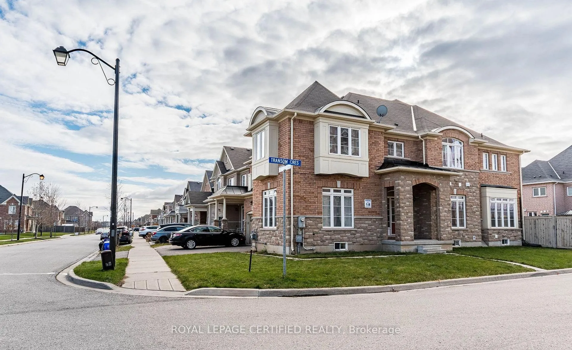 Photo 2 of 620 Asleton Boulevard, Milton, Willmott — HOMEH
