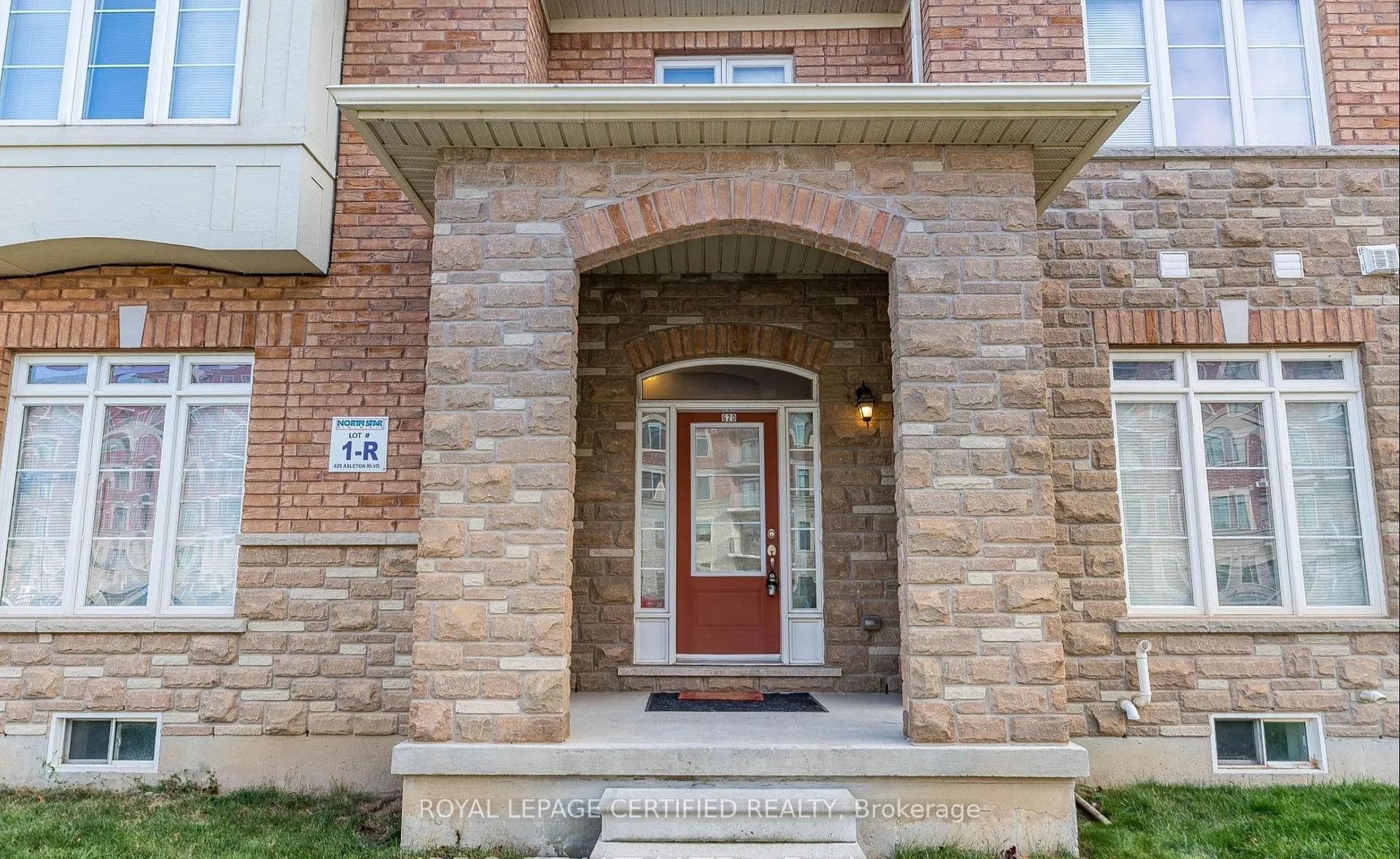 Photo 4 of 620 Asleton Boulevard, Milton, Willmott — HOMEH