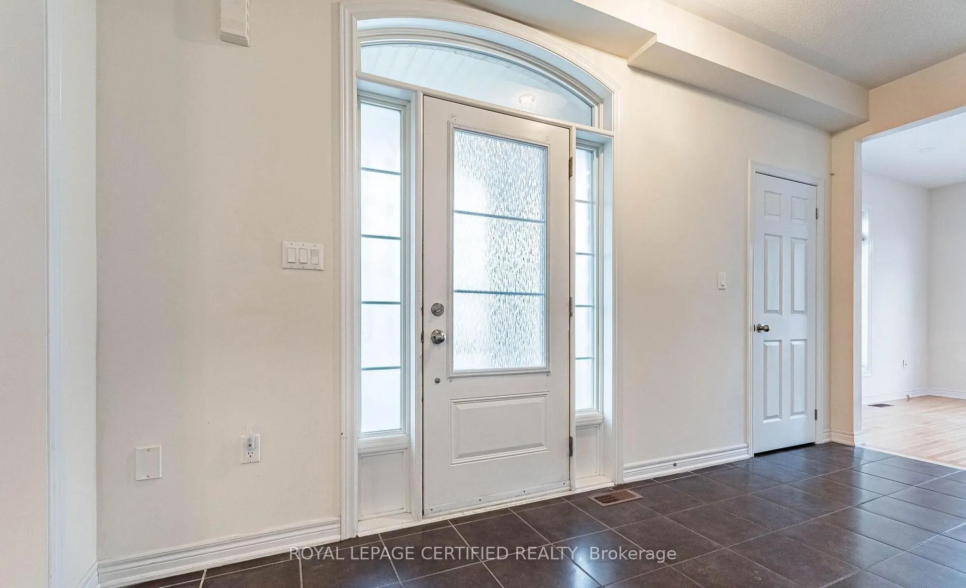 Photo 5 of 620 Asleton Boulevard, Milton, Willmott — HOMEH