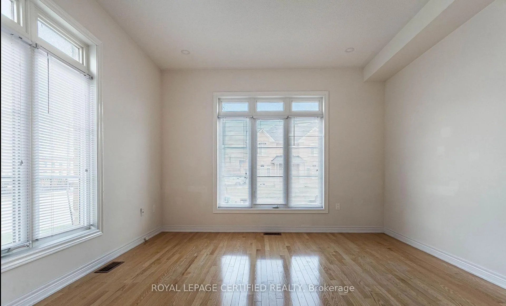 Photo 10 of 620 Asleton Boulevard, Milton, Willmott — HOMEH