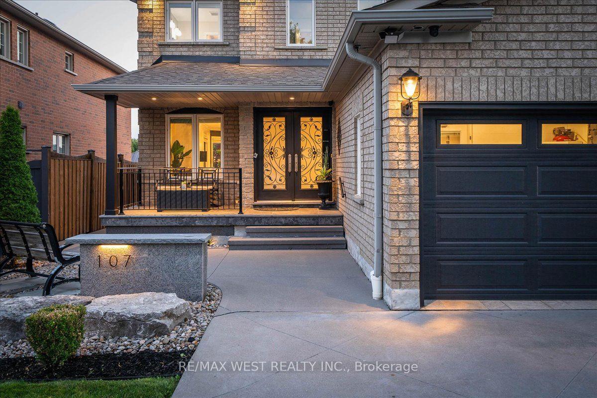 Photo 2 of 107 Wildhaven Crescent, Vaughan, Maple — HOMEH