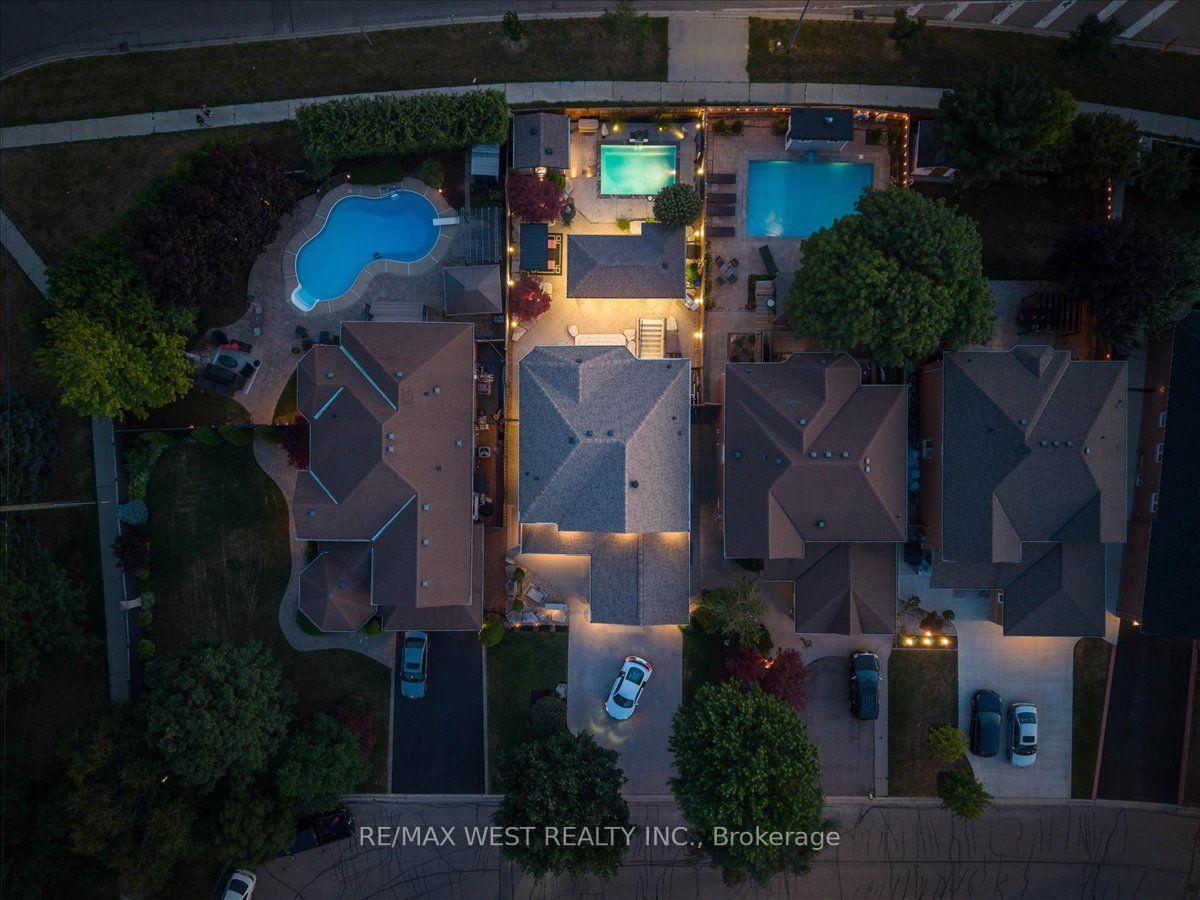 Photo 3 of 107 Wildhaven Crescent, Vaughan, Maple — HOMEH