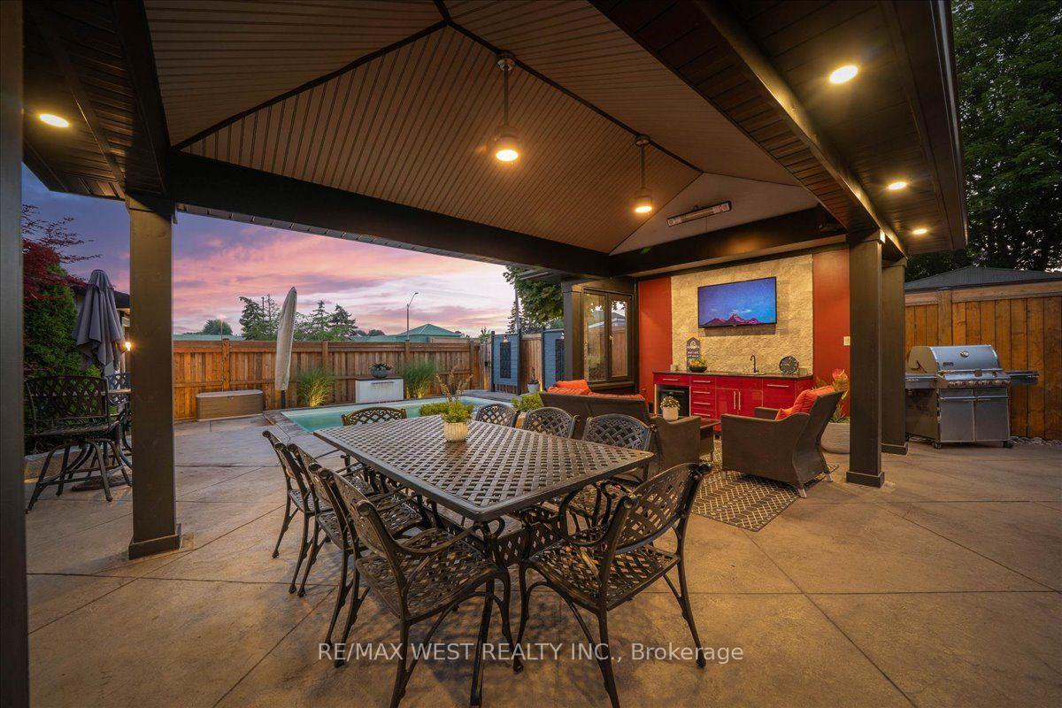 Photo 5 of 107 Wildhaven Crescent, Vaughan, Maple — HOMEH