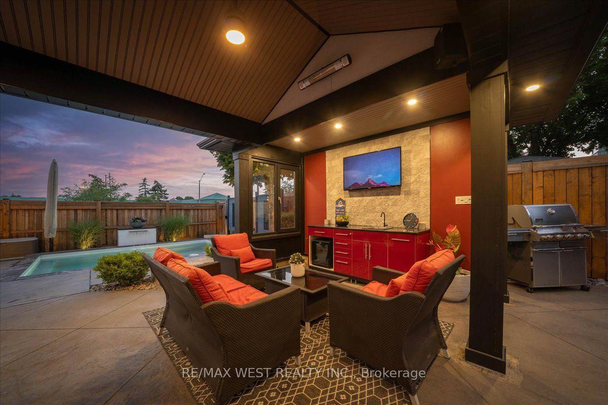 Photo 6 of 107 Wildhaven Crescent, Vaughan, Maple — HOMEH