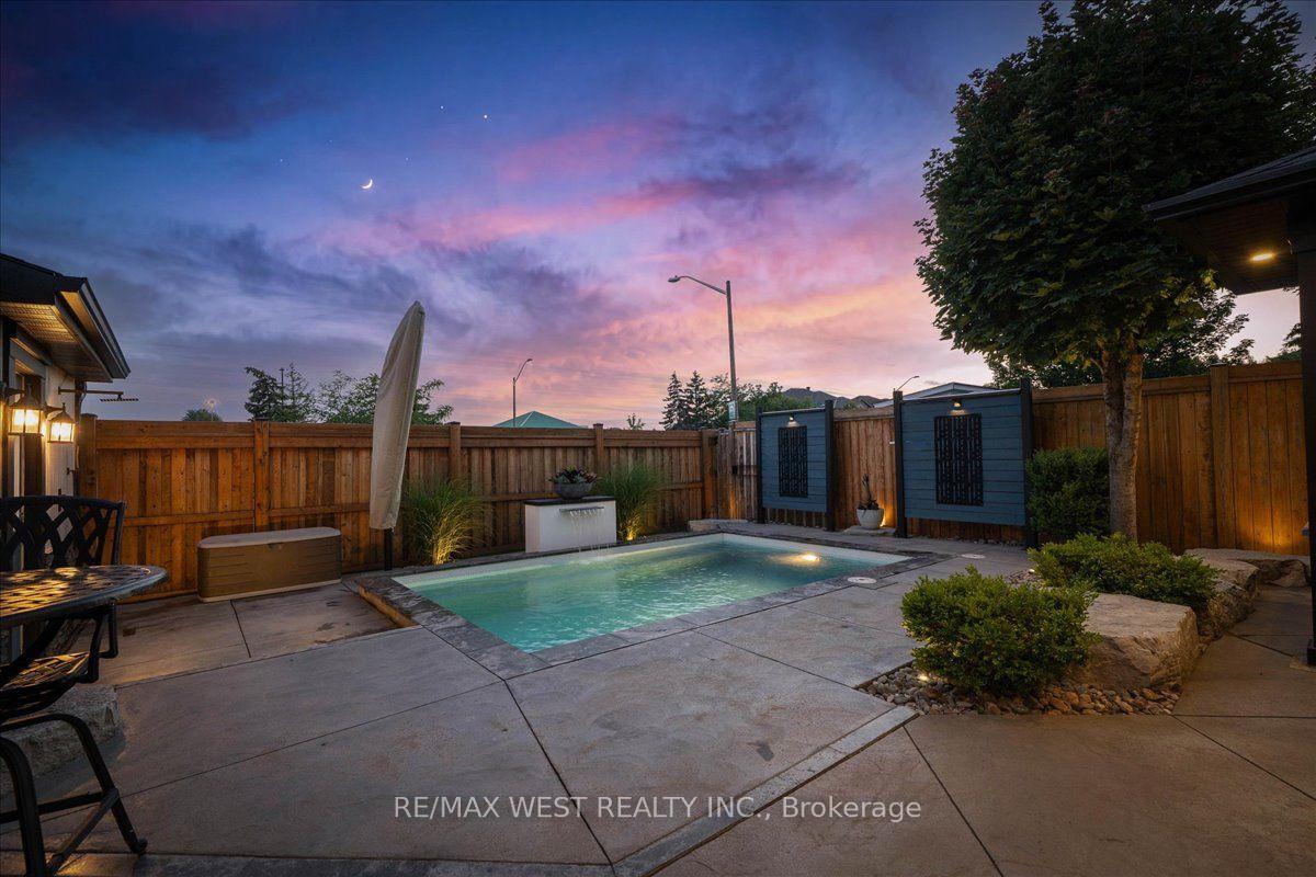 Photo 7 of 107 Wildhaven Crescent, Vaughan, Maple — HOMEH