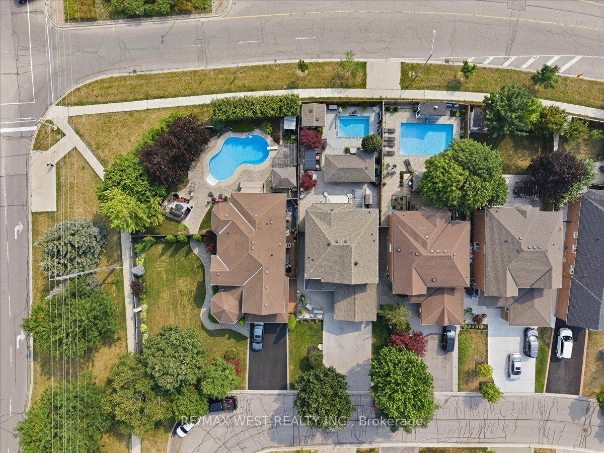 Photo 9 of 107 Wildhaven Crescent, Vaughan, Maple — HOMEH