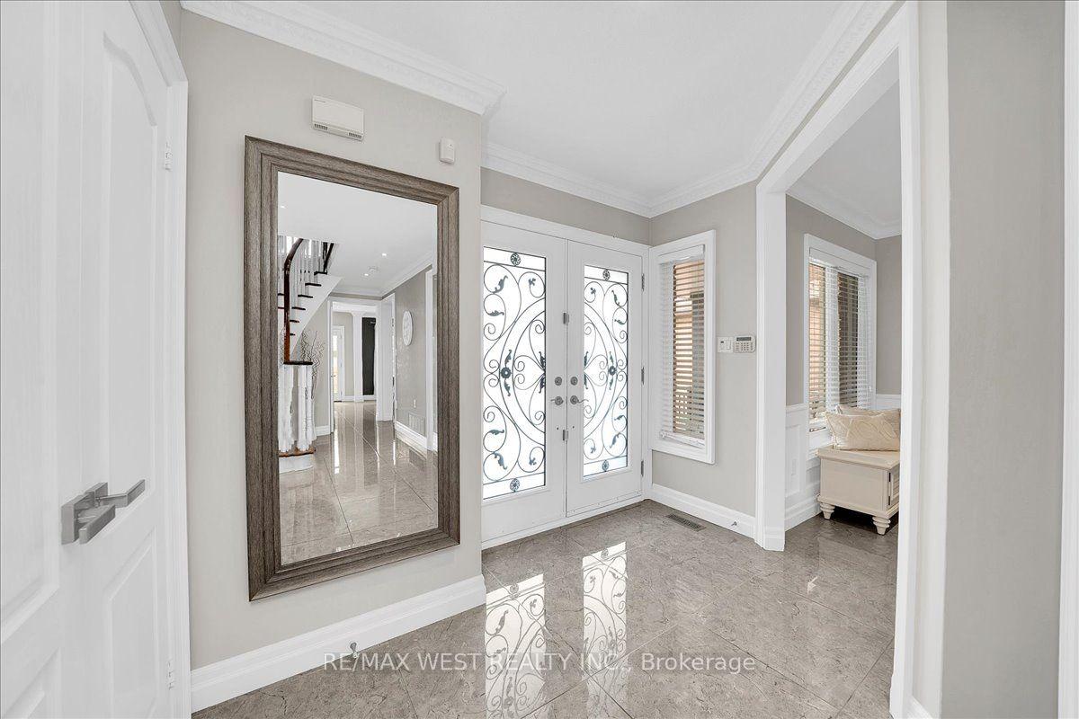 Photo 11 of 107 Wildhaven Crescent, Vaughan, Maple — HOMEH