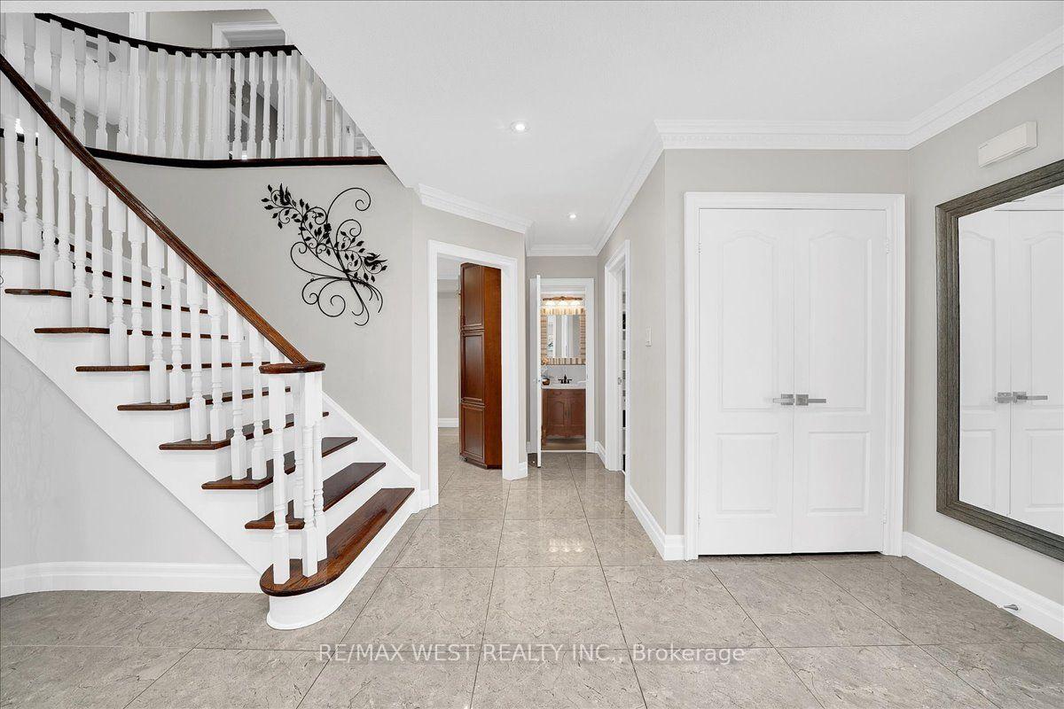 Photo 12 of 107 Wildhaven Crescent, Vaughan, Maple — HOMEH