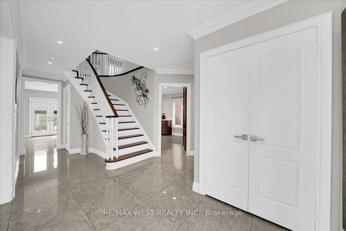 Photo 13 of 107 Wildhaven Crescent, Vaughan, Maple — HOMEH