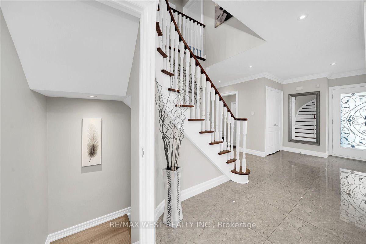 Photo 33 of 107 Wildhaven Crescent, Vaughan, Maple — HOMEH