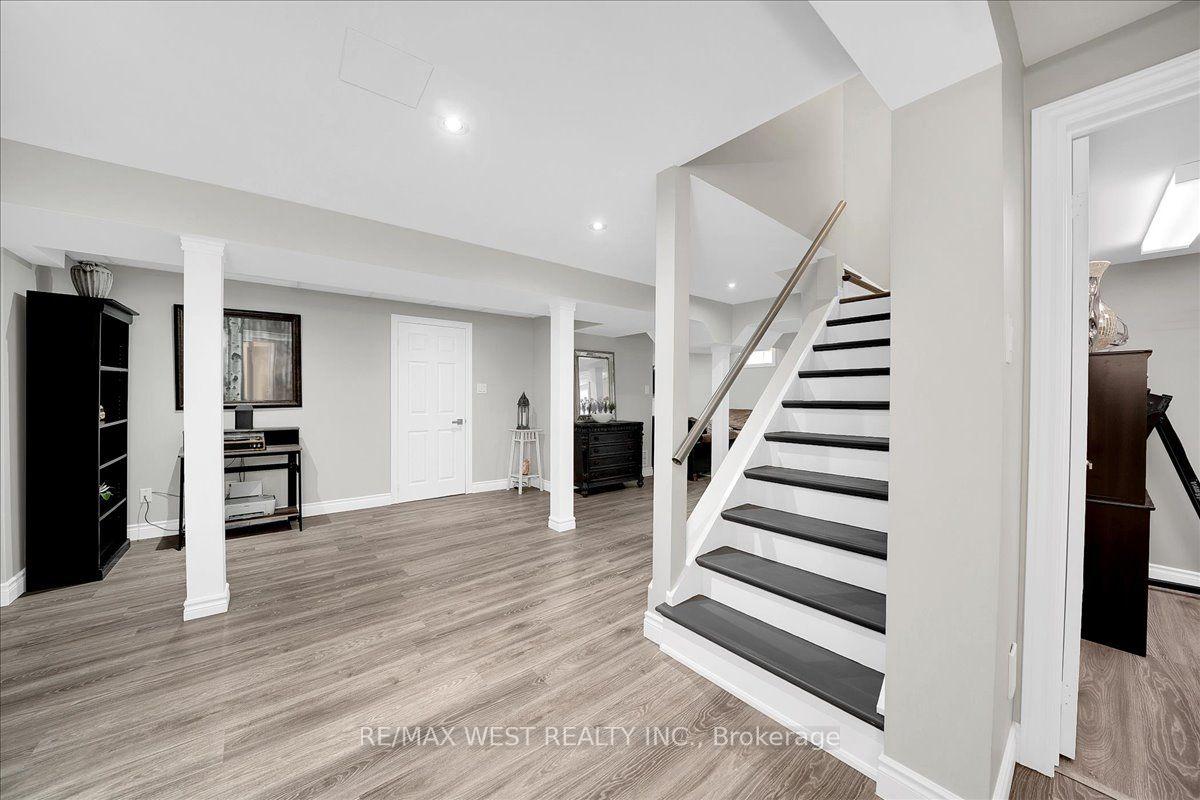 Photo 34 of 107 Wildhaven Crescent, Vaughan, Maple — HOMEH