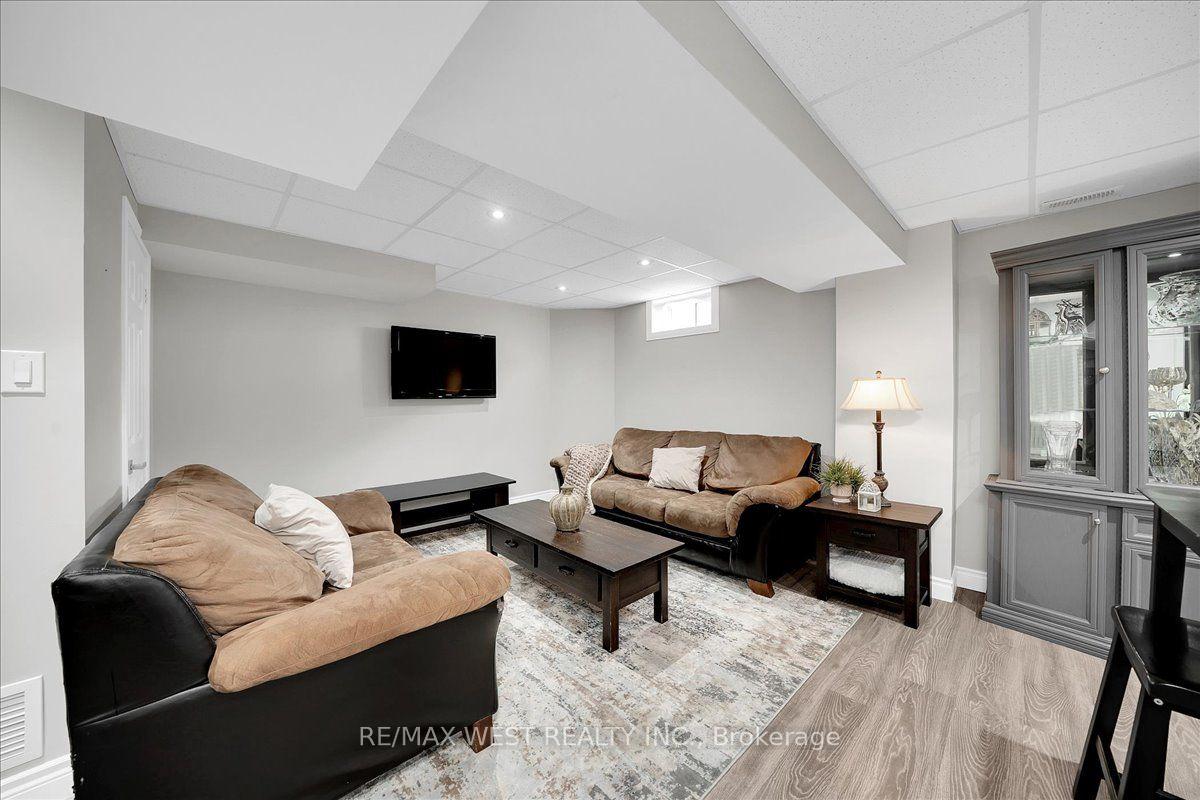 Photo 36 of 107 Wildhaven Crescent, Vaughan, Maple — HOMEH