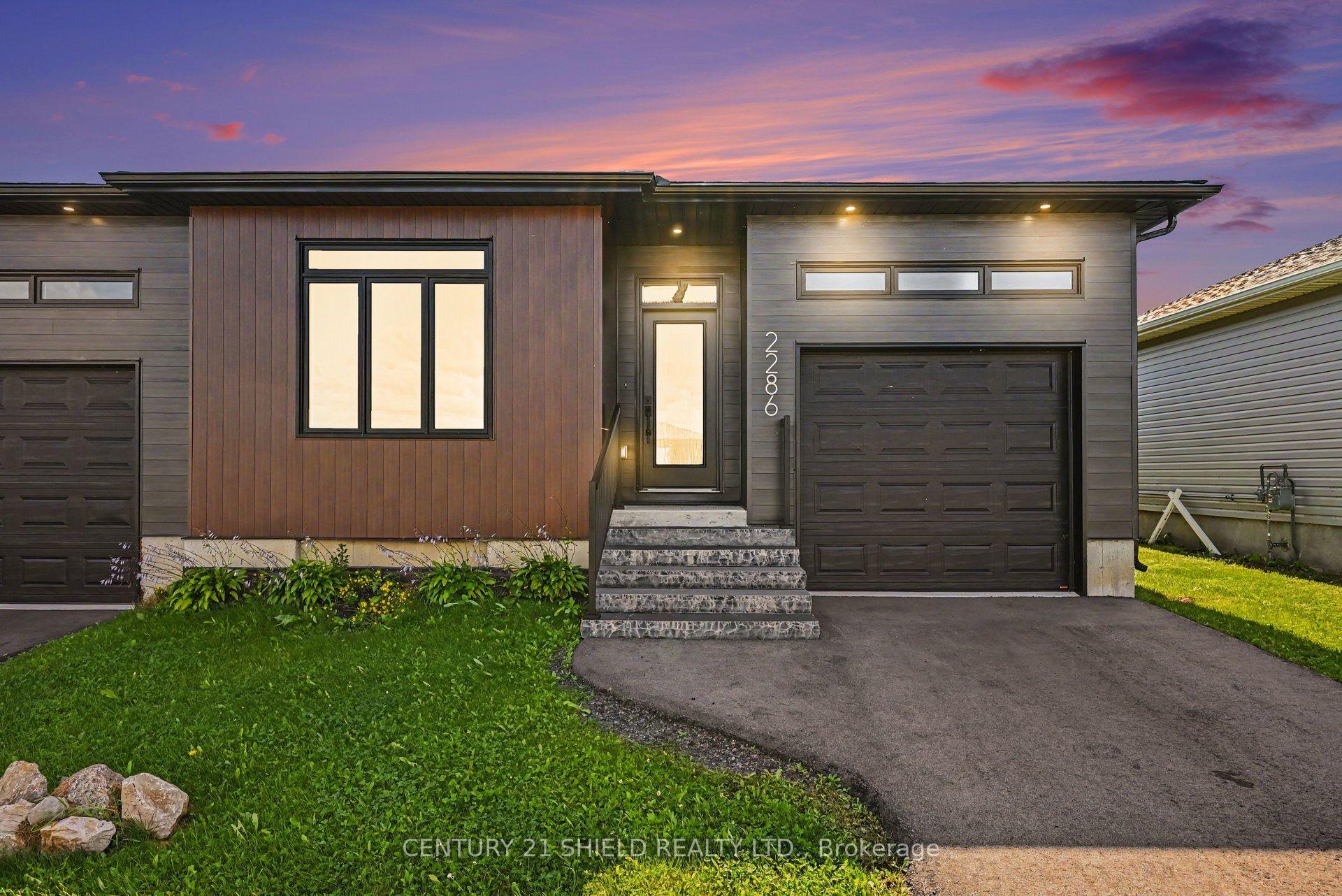 Photo 2 of 2286 Crewson Court, Cornwall, Cornwall — HOMEH