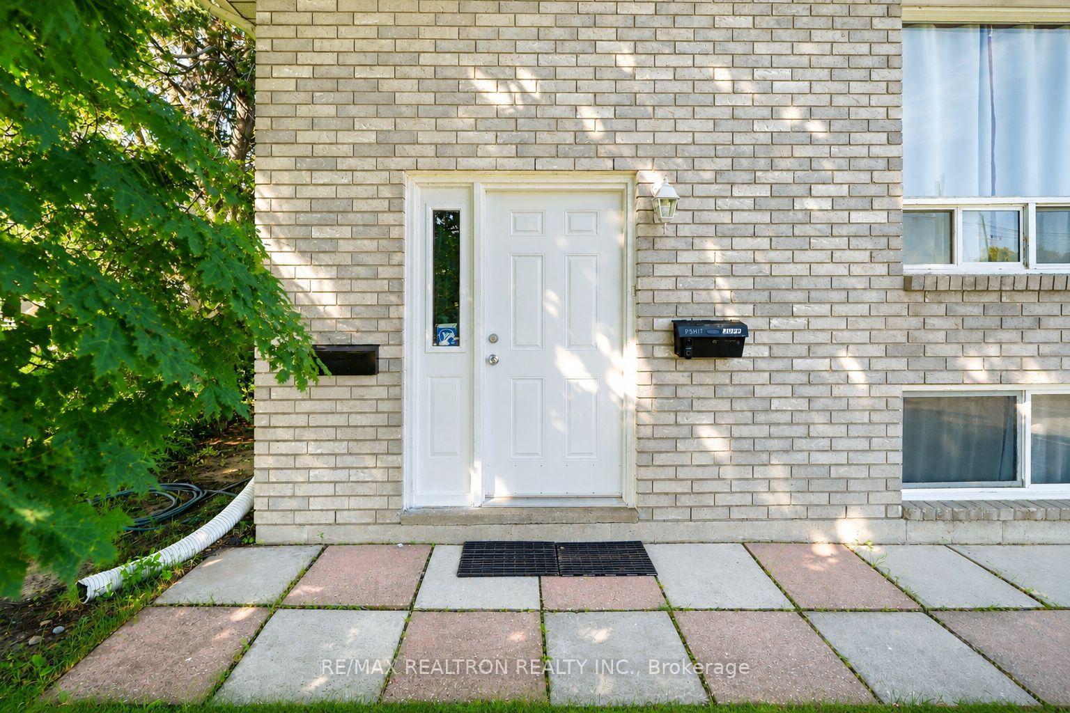 Photo 2 of 414 The Queensway Road S, Georgina, Keswick South — HOMEH