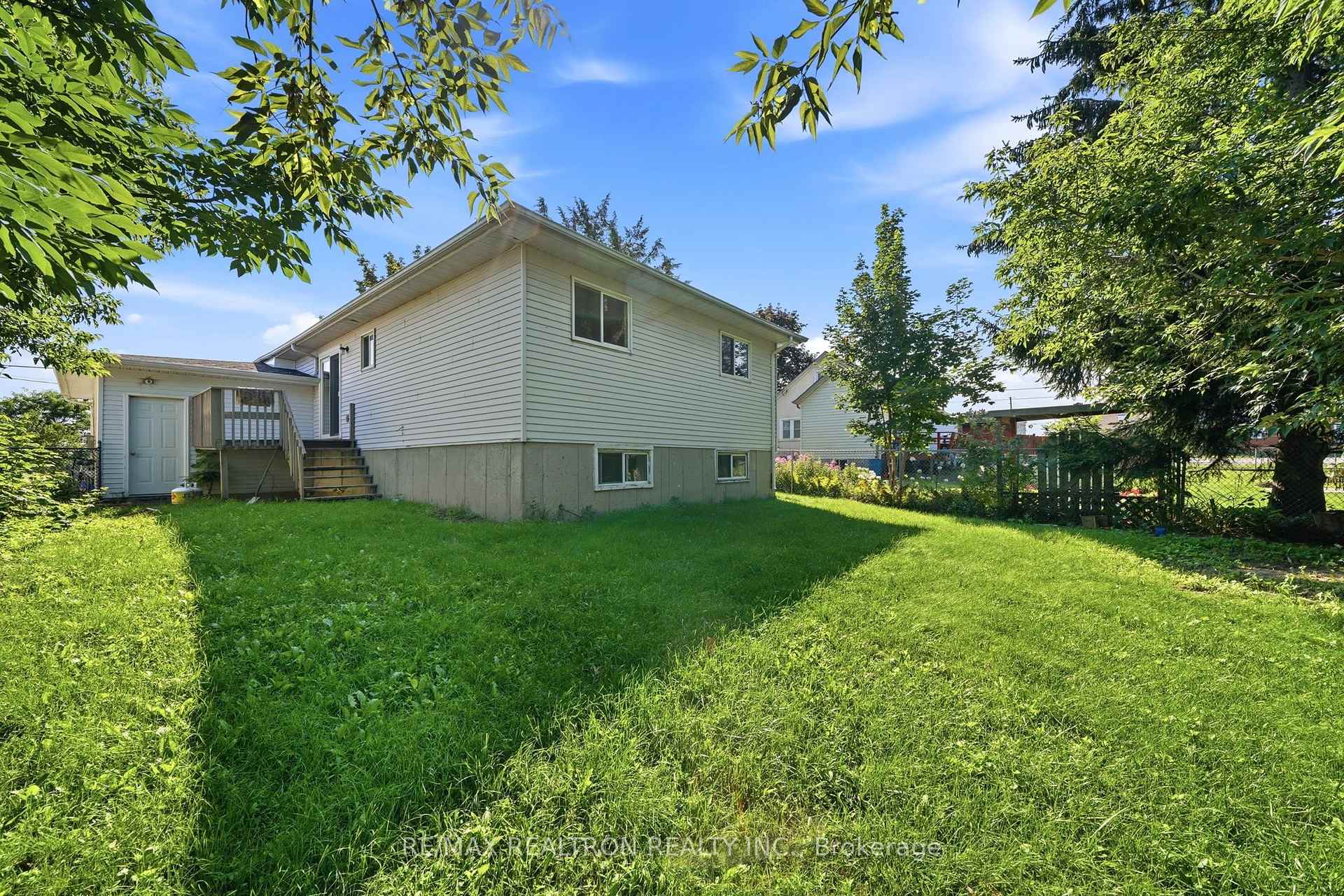 Photo 15 of 414 The Queensway Road S, Georgina, Keswick South — HOMEH