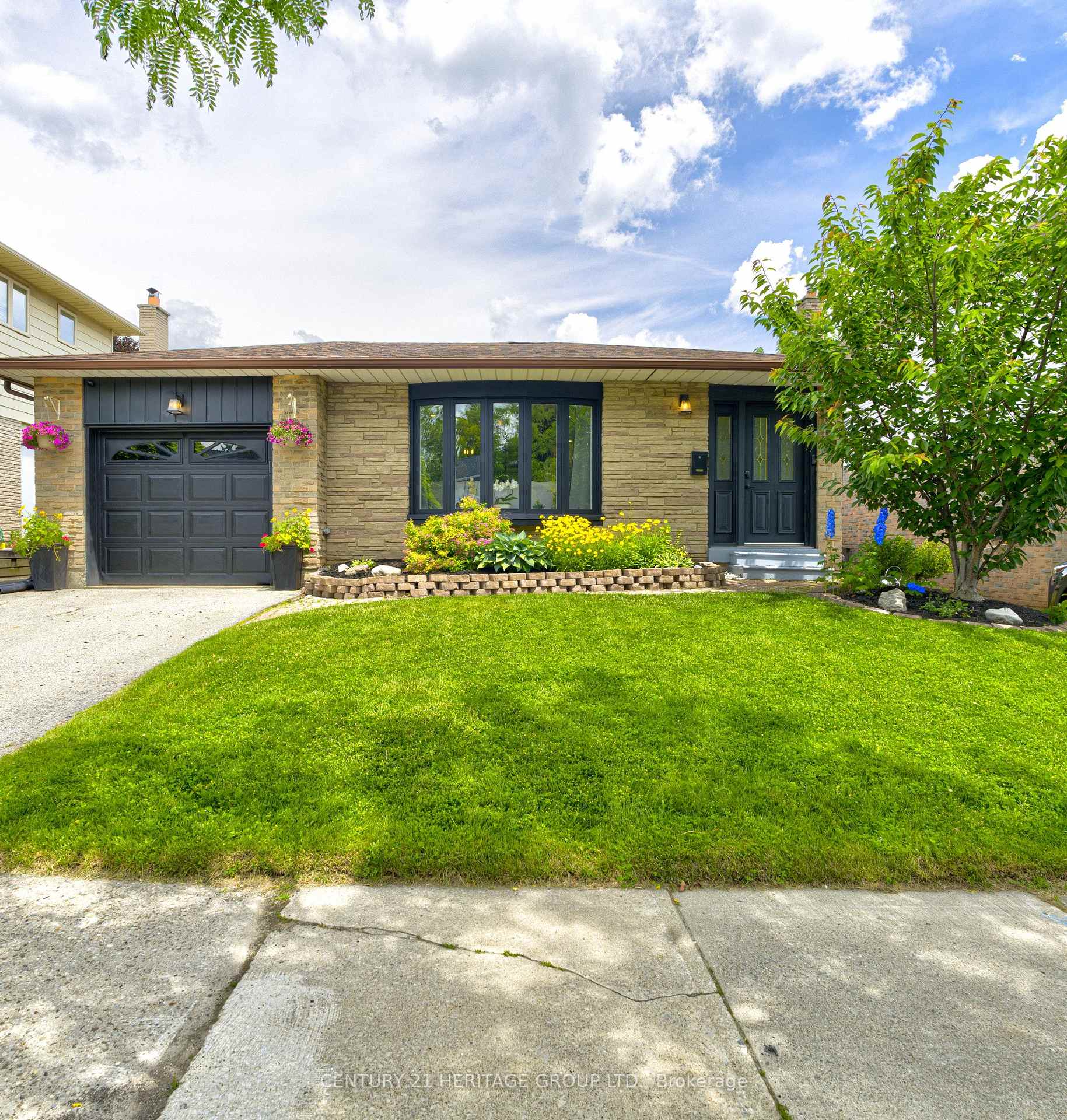 Photo 1 of 2379 Duncaster Drive, Burlington, Brant Hills — HOMEH