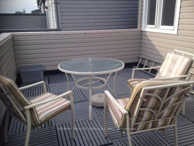 Photo 10 of 20 Evelyn Wiggins Drive, North York, York University Heights — HOMEH