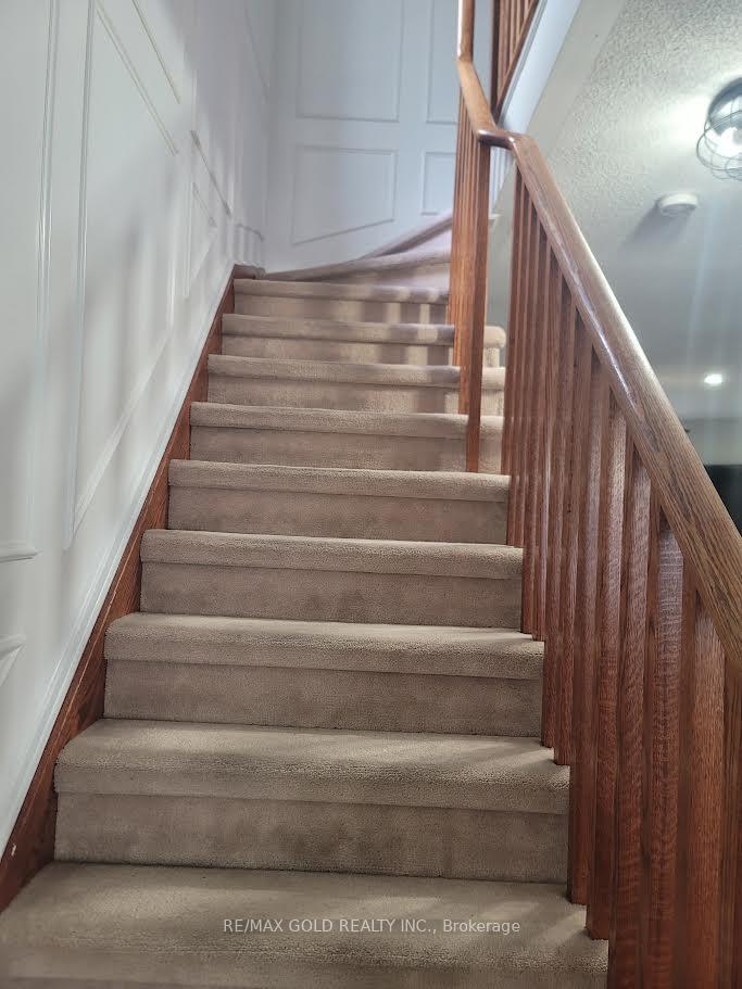 Photo 3 of 12 Cailiff Street, Brampton, Bram West — HOMEH