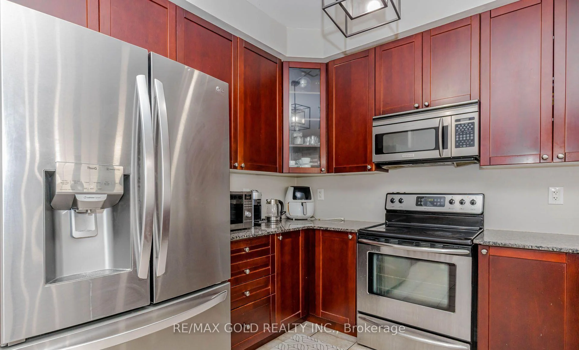 Photo 41 of 12 Cailiff Street, Brampton, Bram West — HOMEH