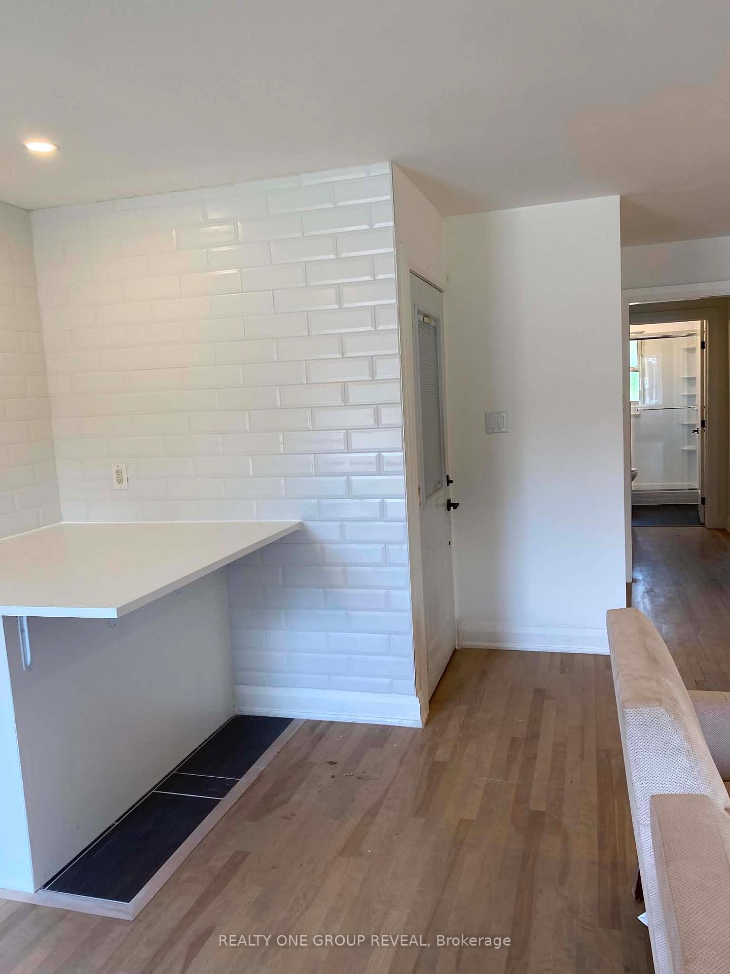 Photo 4 of Unit Main, 756 Cummings Avenue, Ottawa, Castle Heights/Rideau High — HOMEH