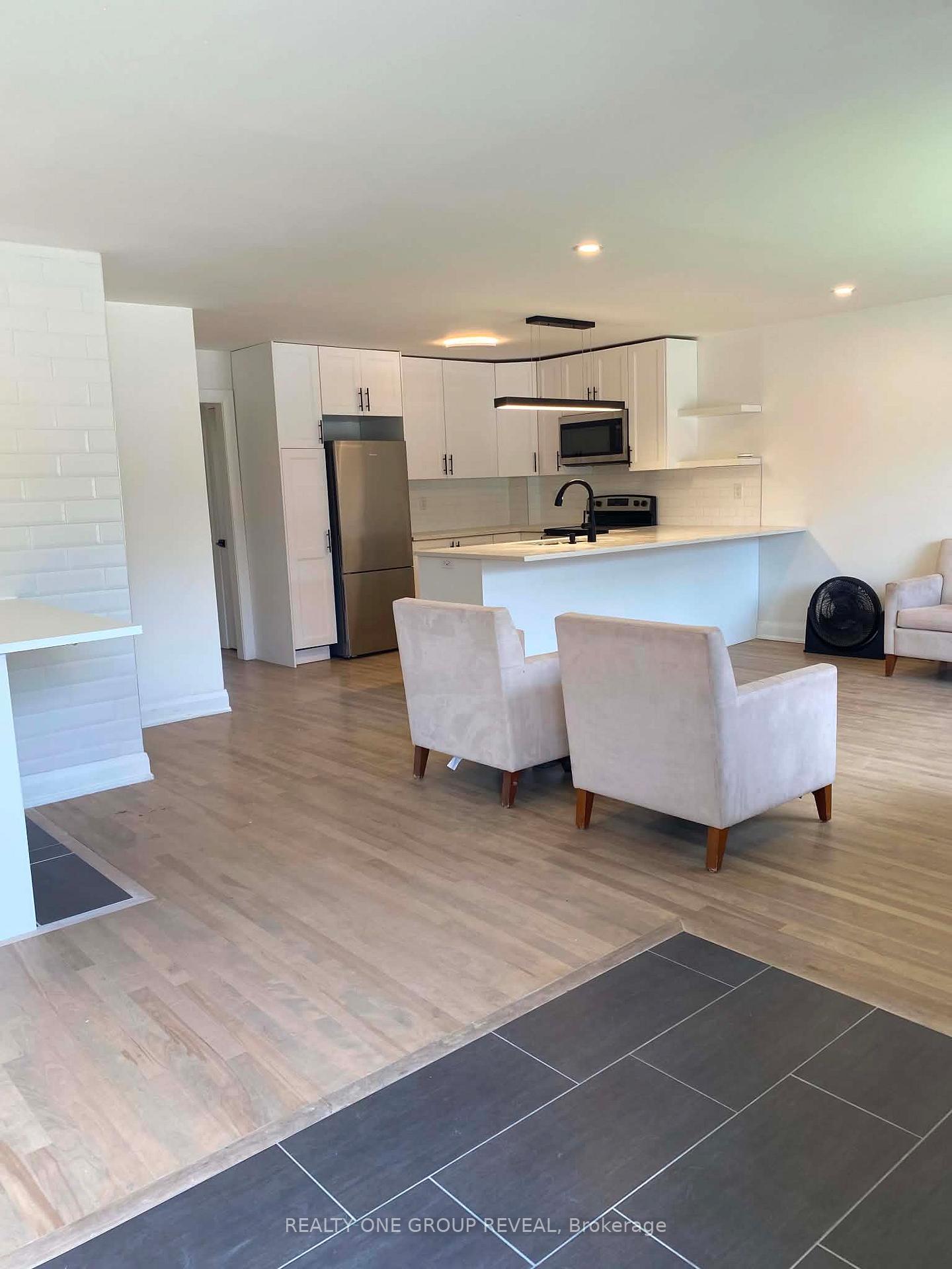 Photo 5 of Unit Main, 756 Cummings Avenue, Ottawa, Castle Heights/Rideau High — HOMEH